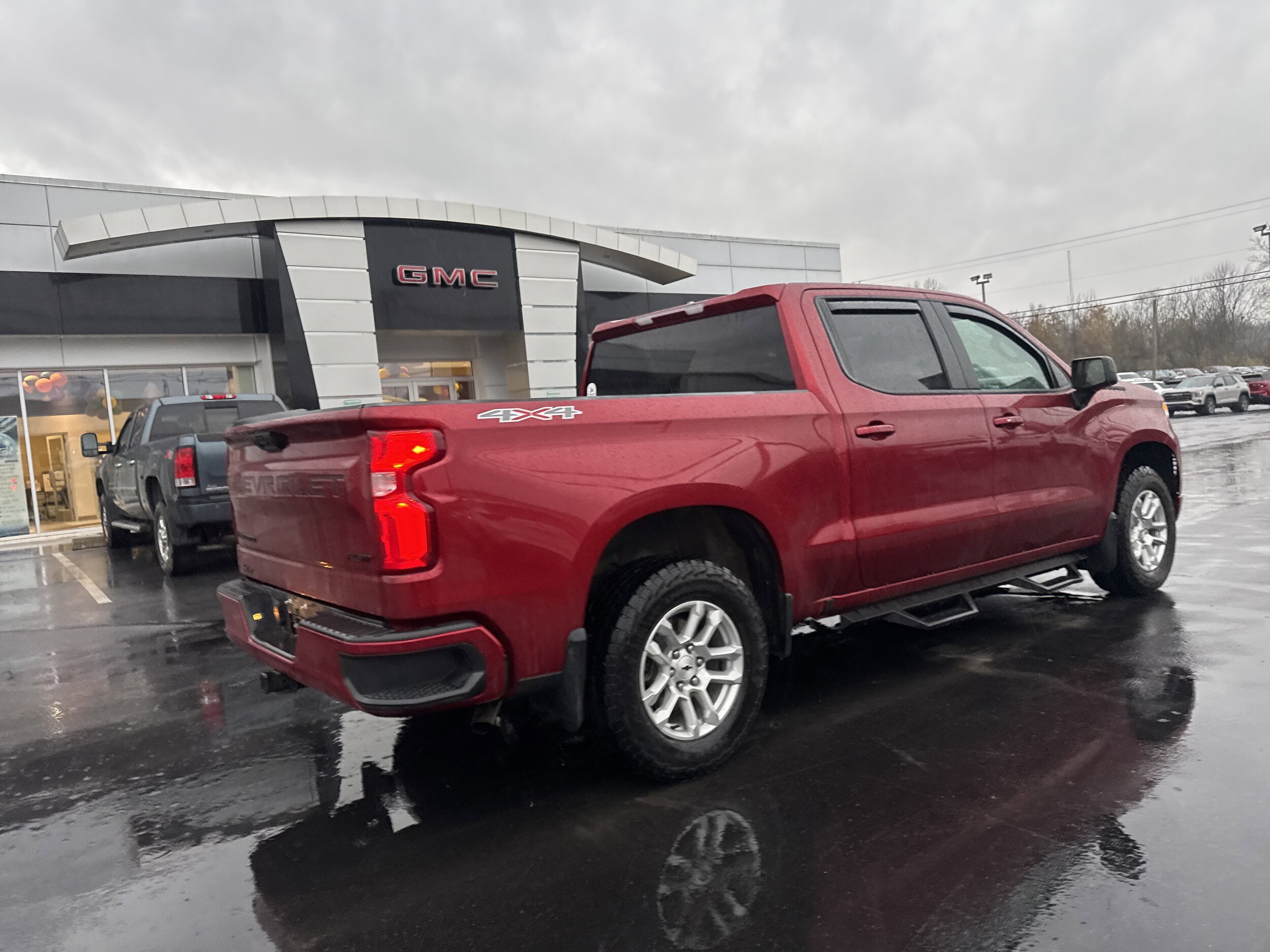 2023 Chevrolet Silverado 1500 RST photo 2