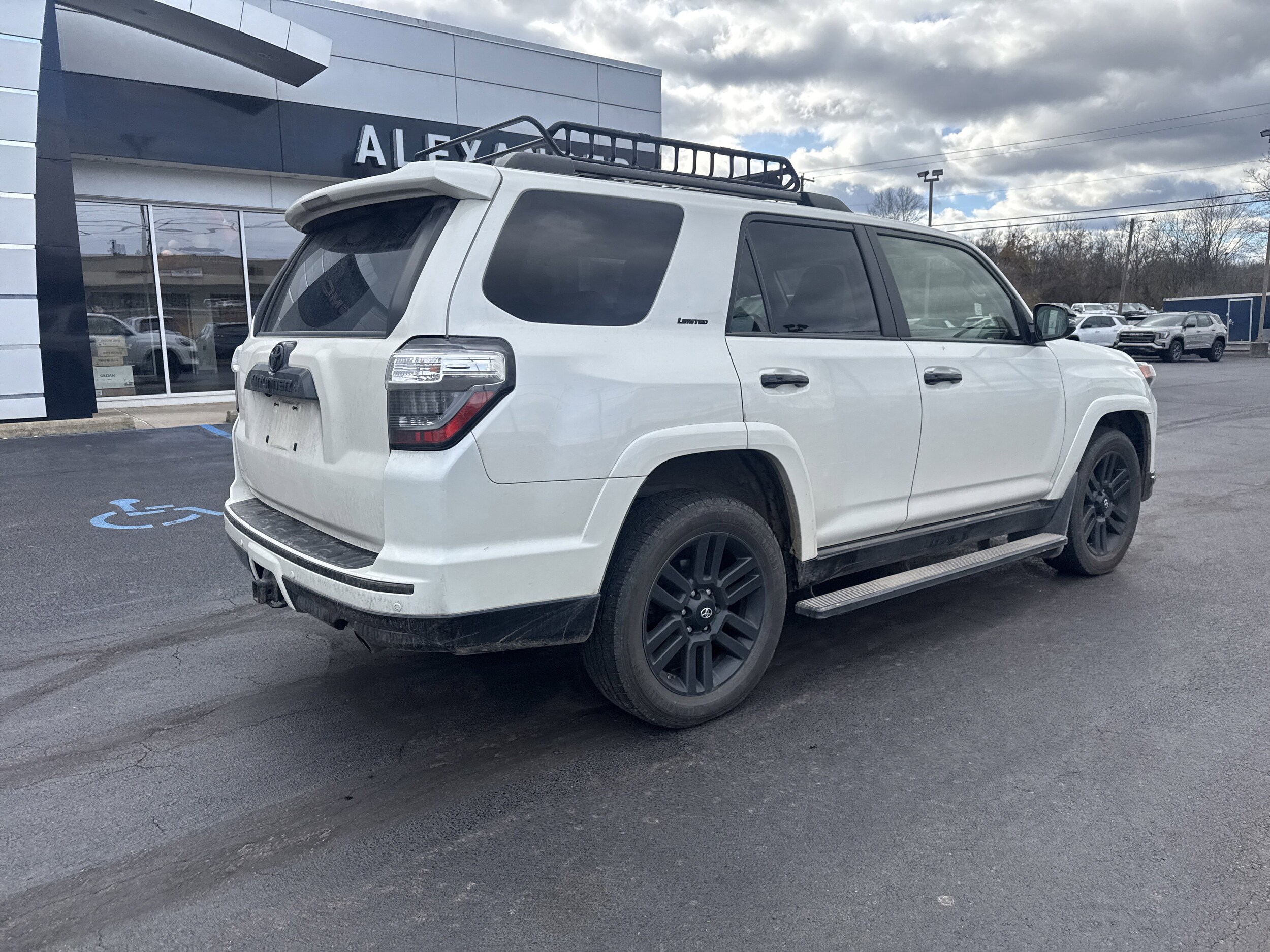 2019 Toyota 4Runner SR5 photo 2