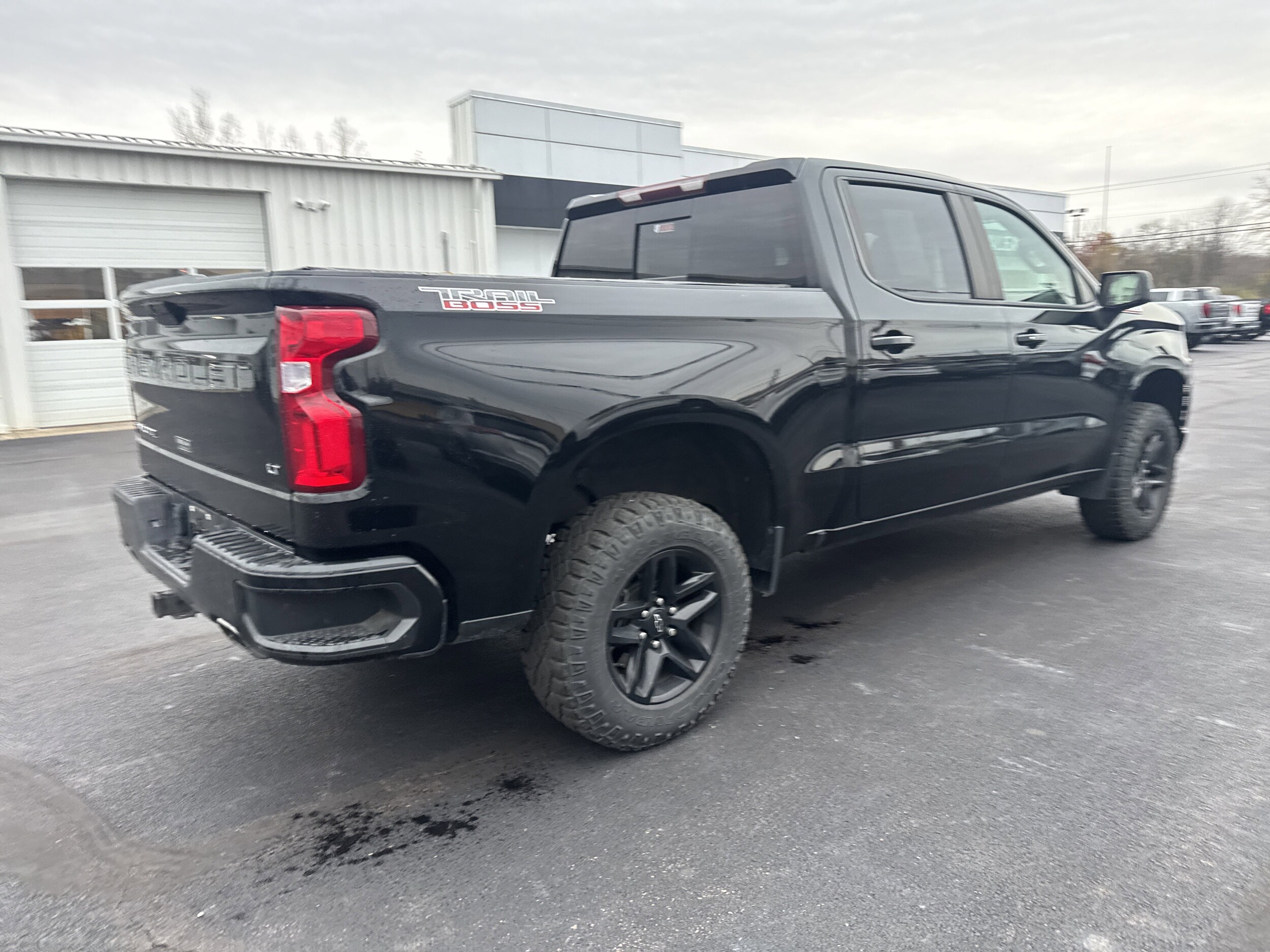 2021 Chevrolet Silverado 1500 LT Trail Boss photo 2