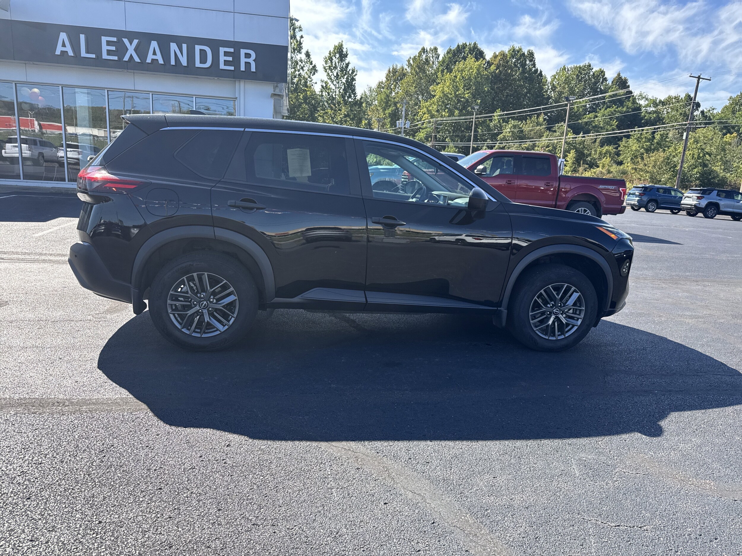2023 Nissan Rogue S photo 2