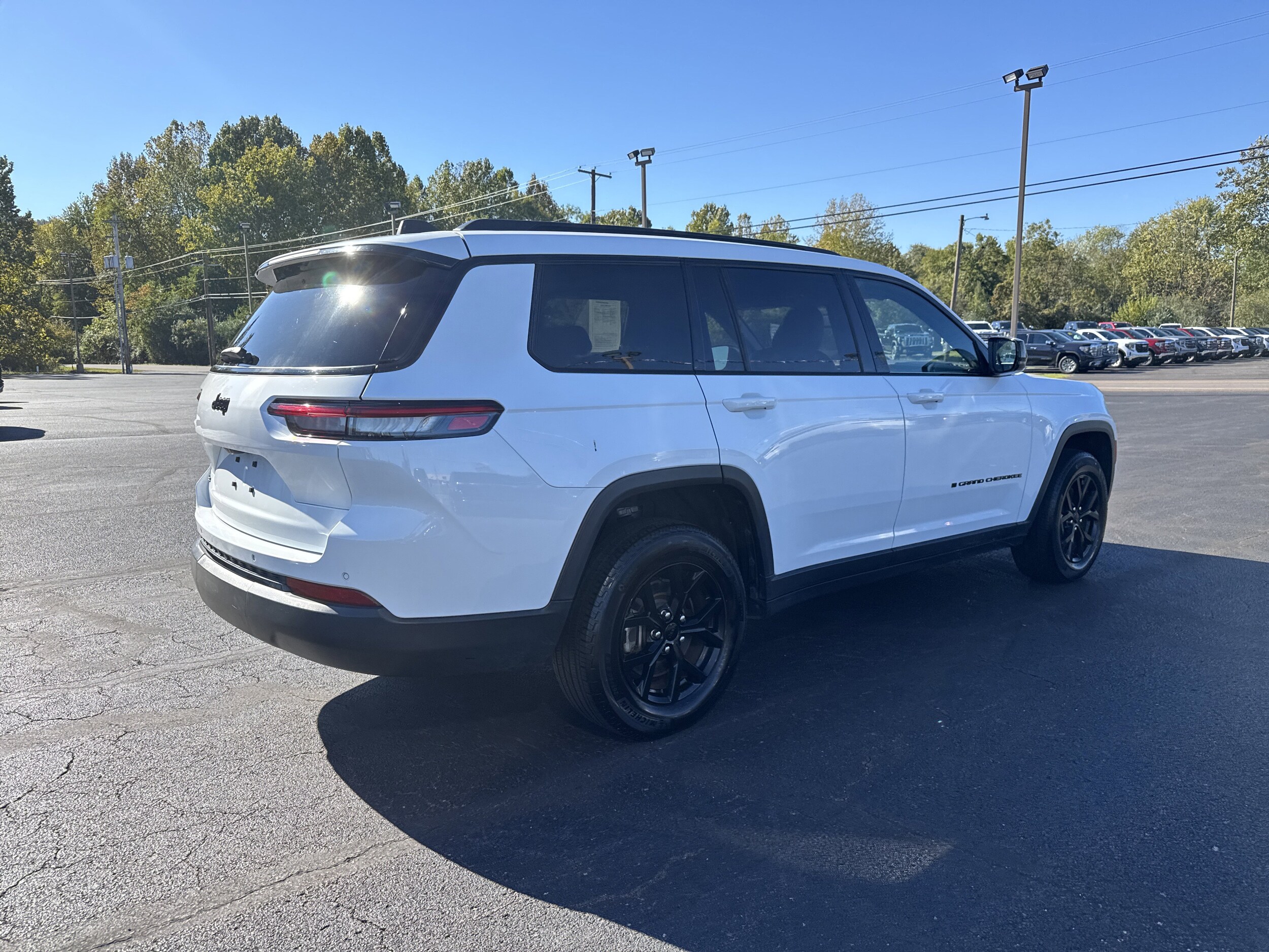2024 Jeep Grand Cherokee Altitude photo 3
