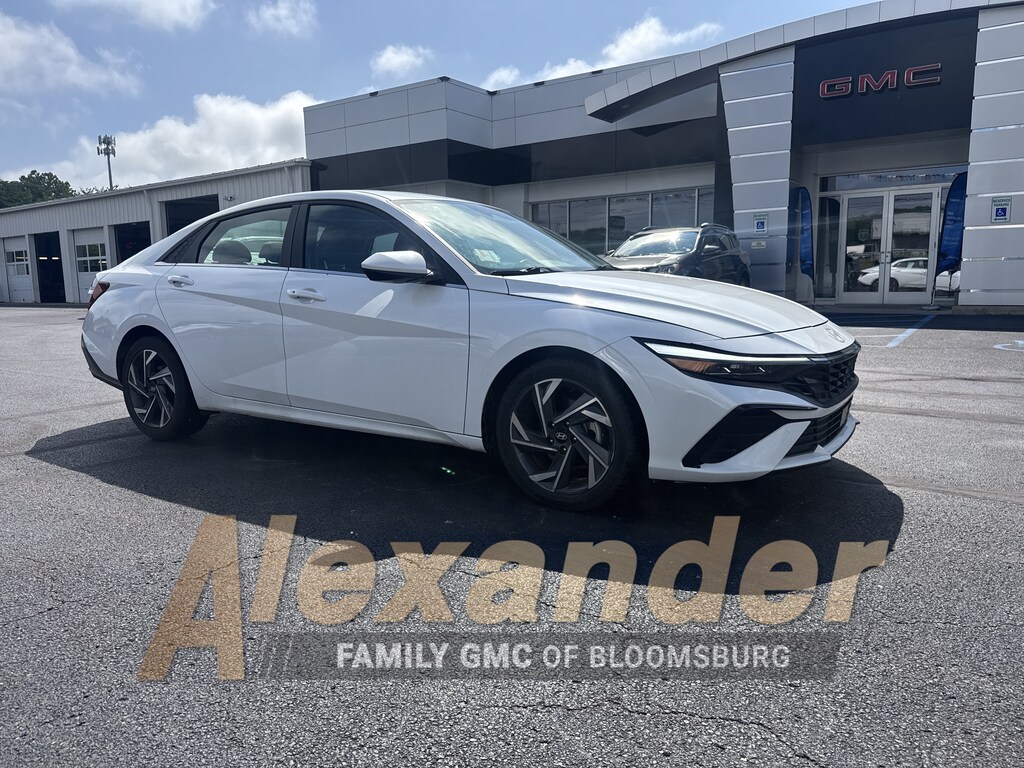 Used 2025 Hyundai Elantra SEL Convenience Sedan