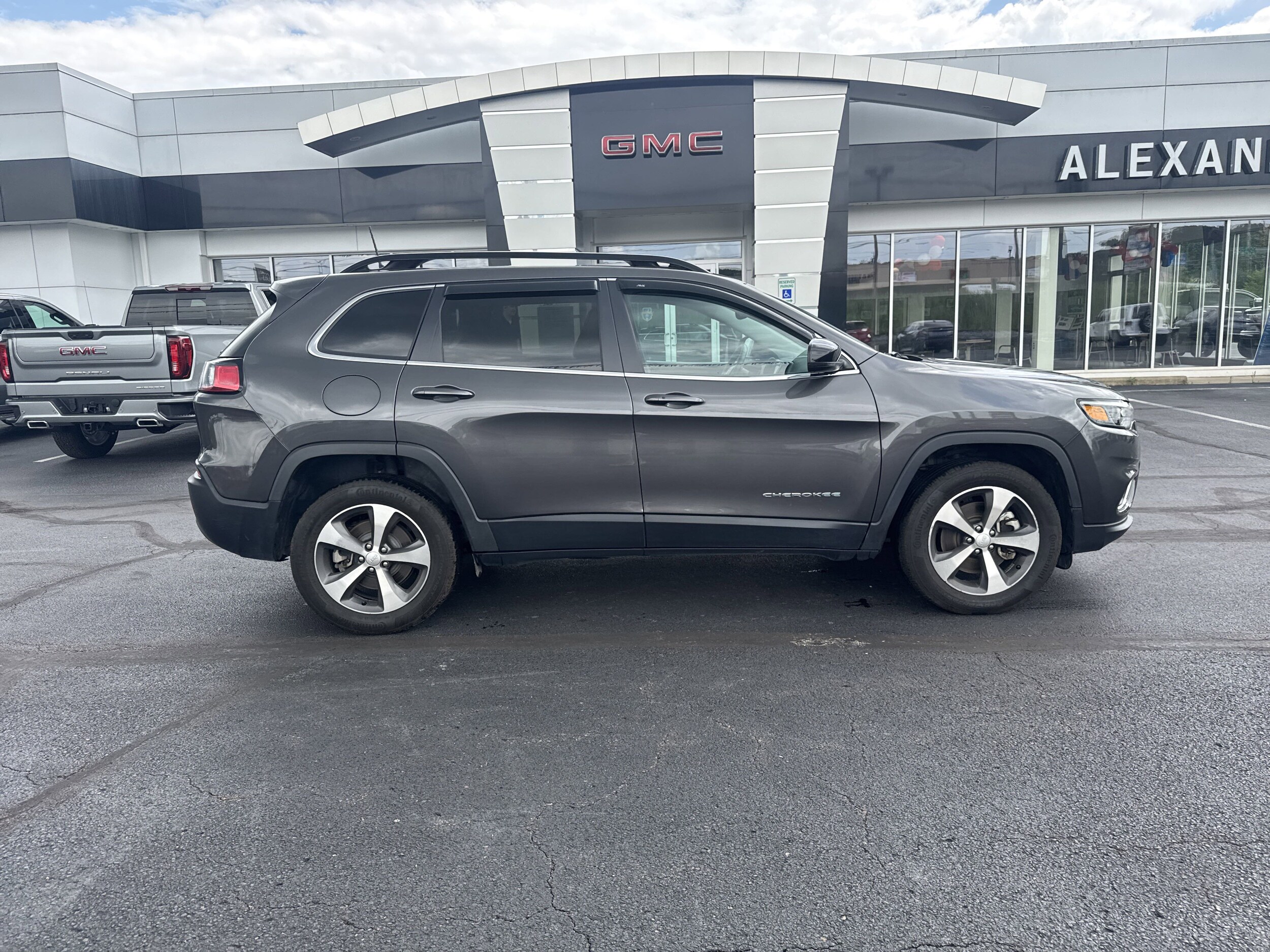 2022 Jeep Cherokee Limited photo 2