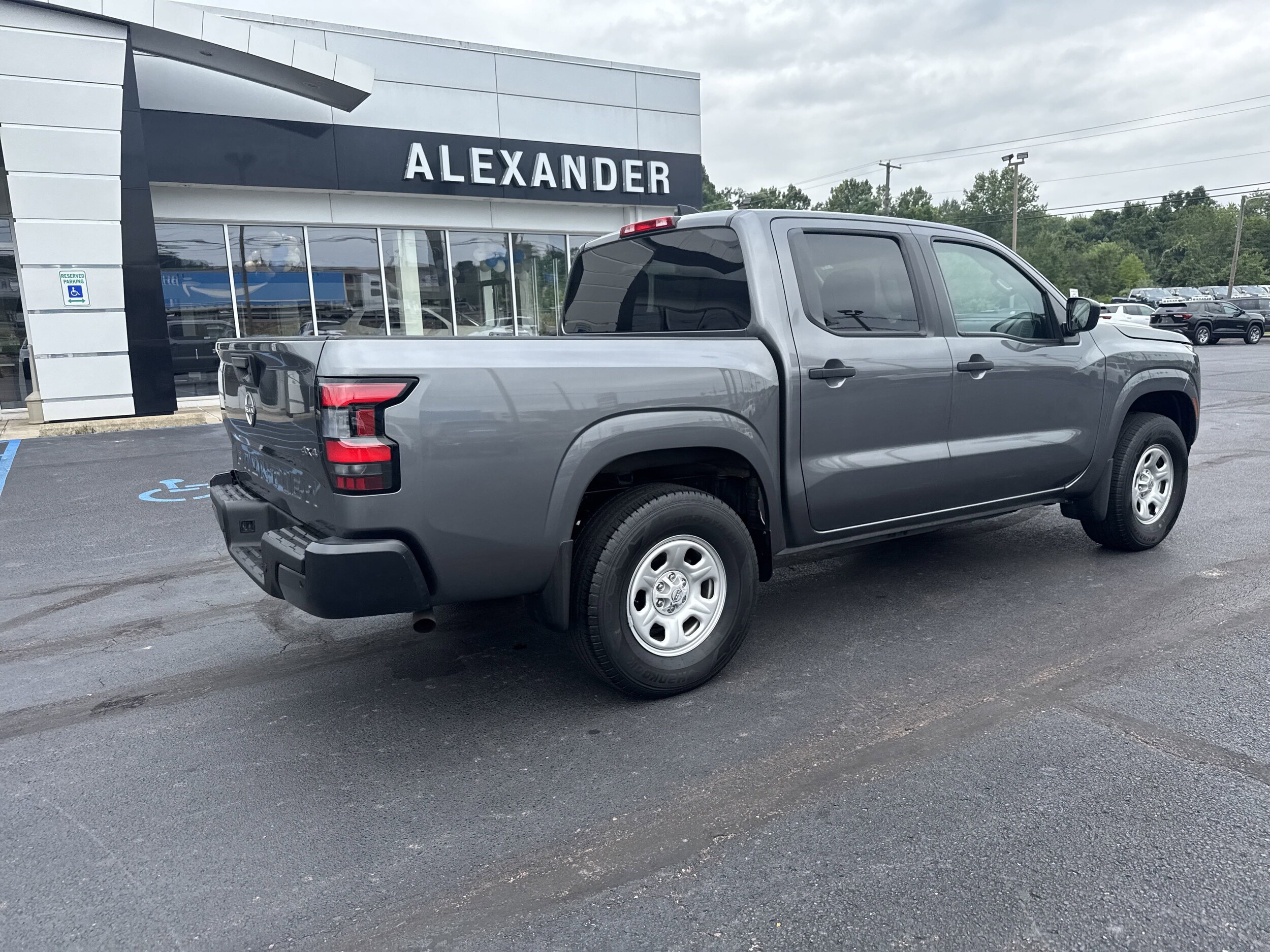 2023 Nissan Frontier Crew Cab S photo 3