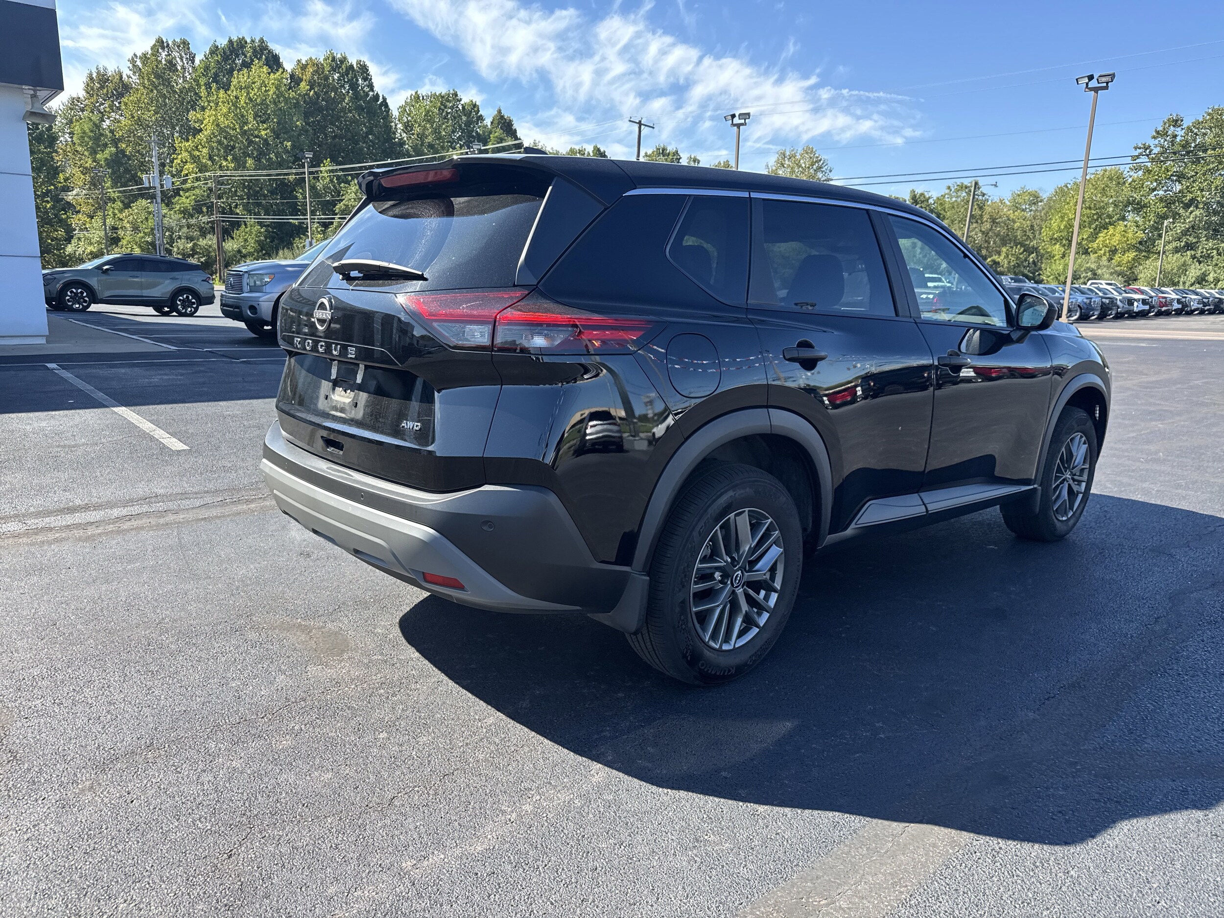 2023 Nissan Rogue S photo 3