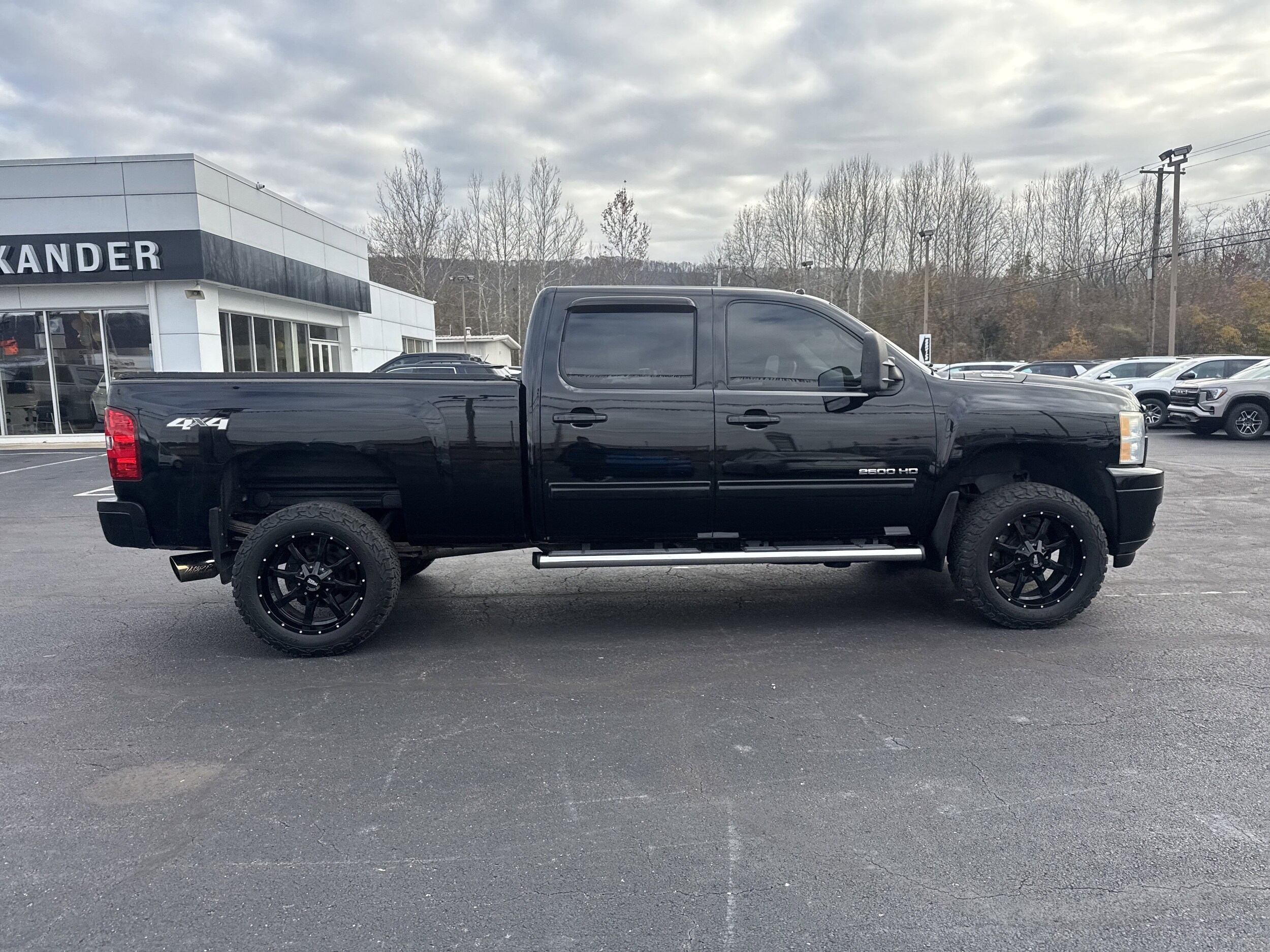 2011 Chevrolet Silverado 2500HD LTZ photo 2