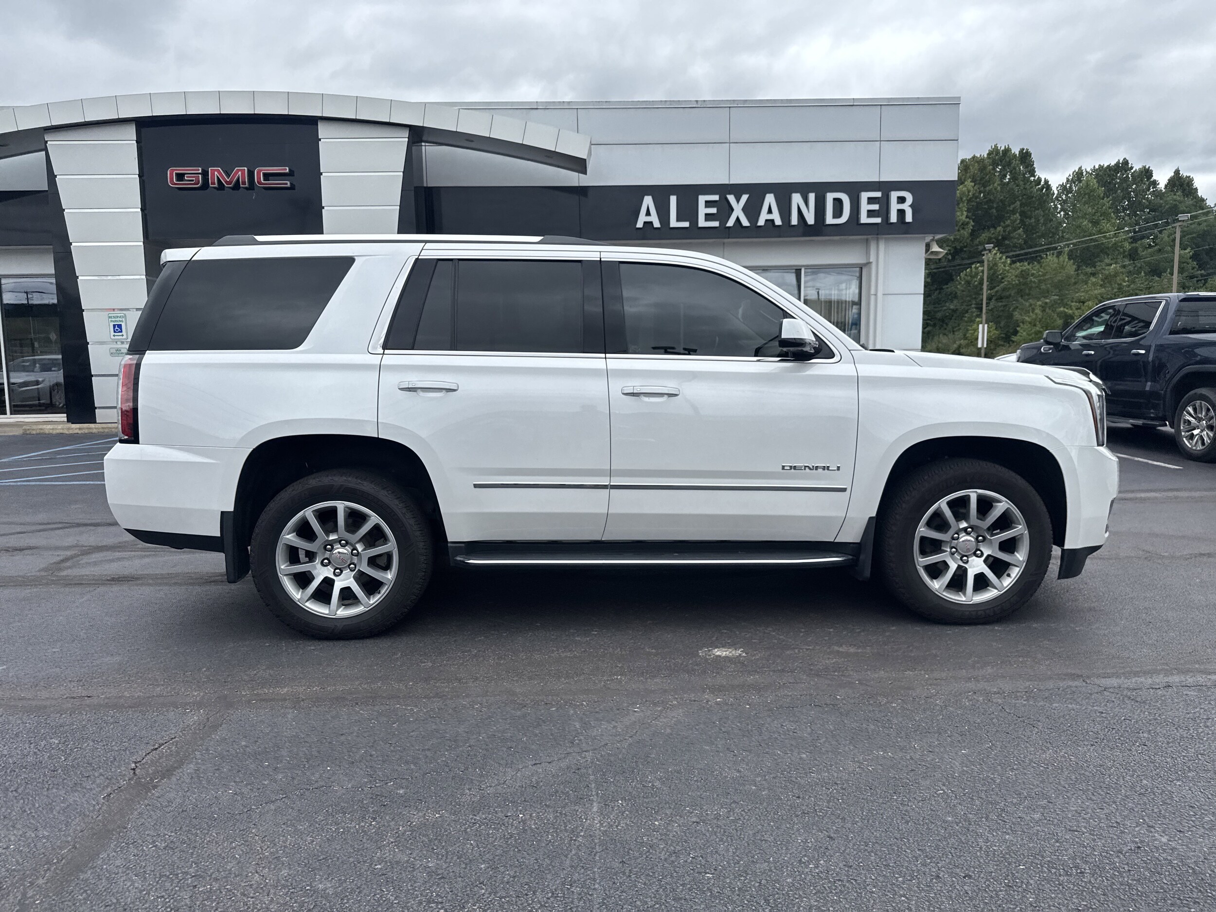 2020 Gmc Yukon Denali photo 2