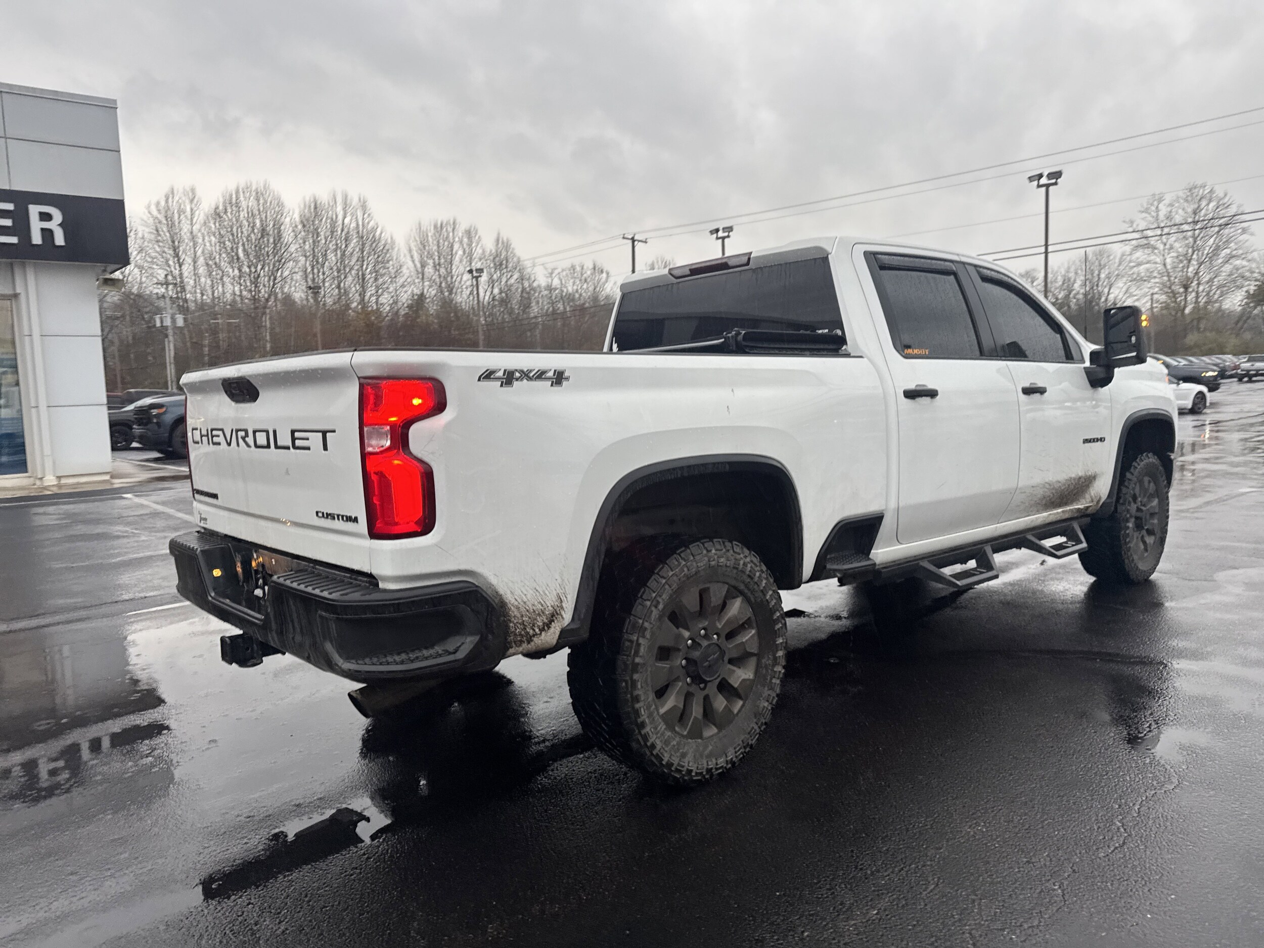 2021 Chevrolet Silverado 2500HD Custom photo 2
