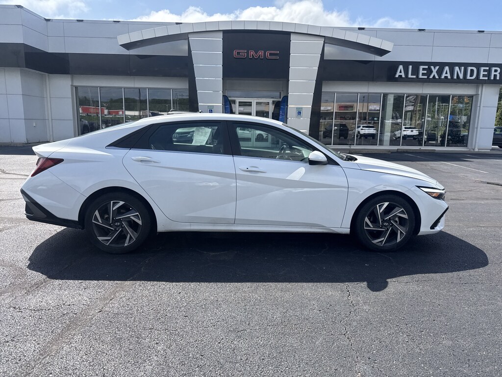 Used 2025 Hyundai Elantra SEL Convenience Sedan
