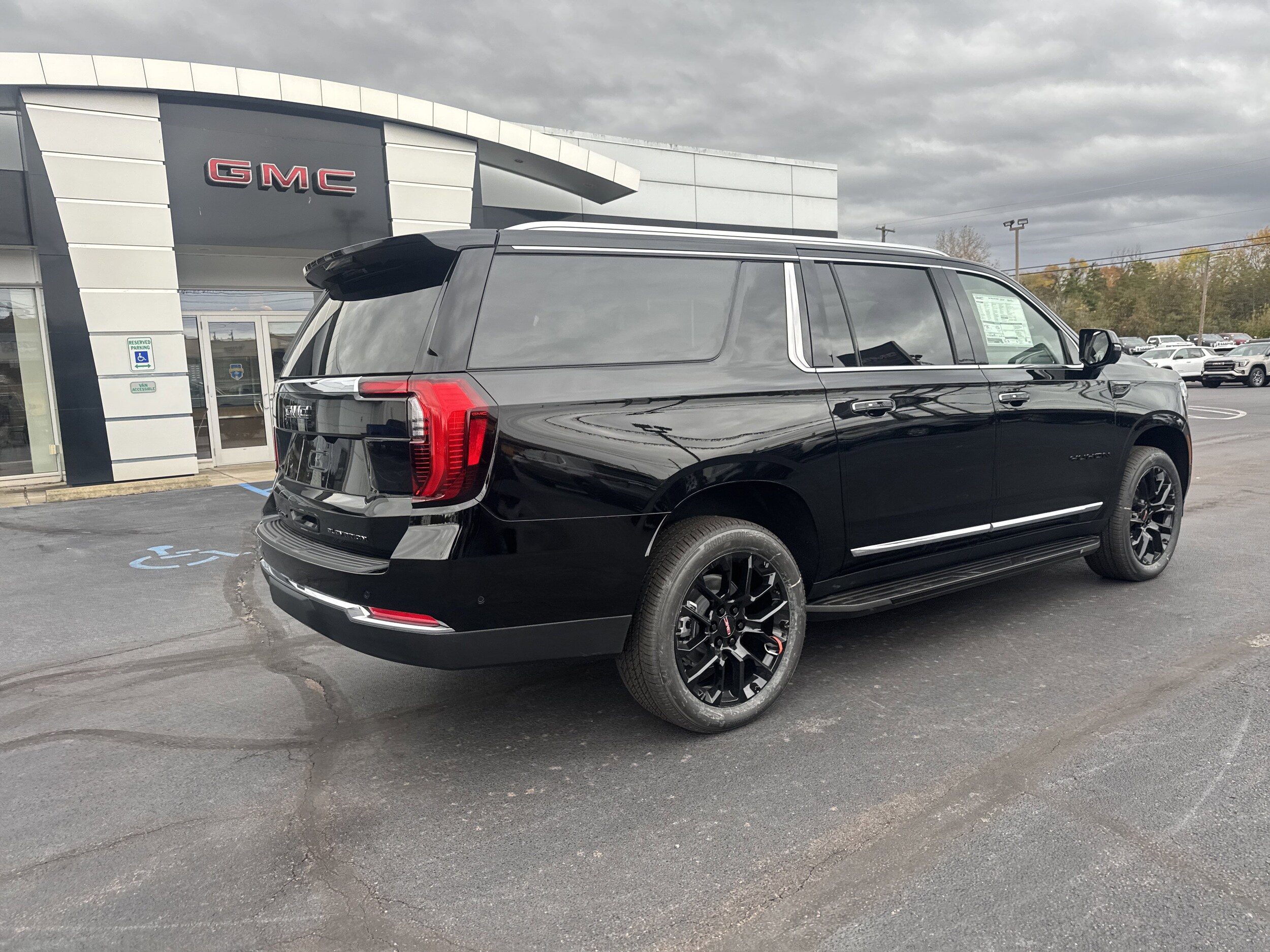 2026 Gmc Yukon XL photo 2