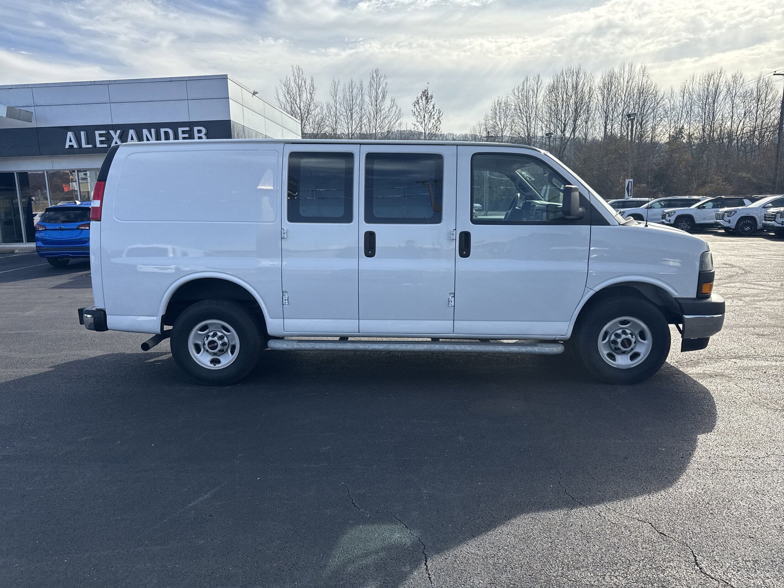 2023 Gmc Savana Cargo 2500 photo 2