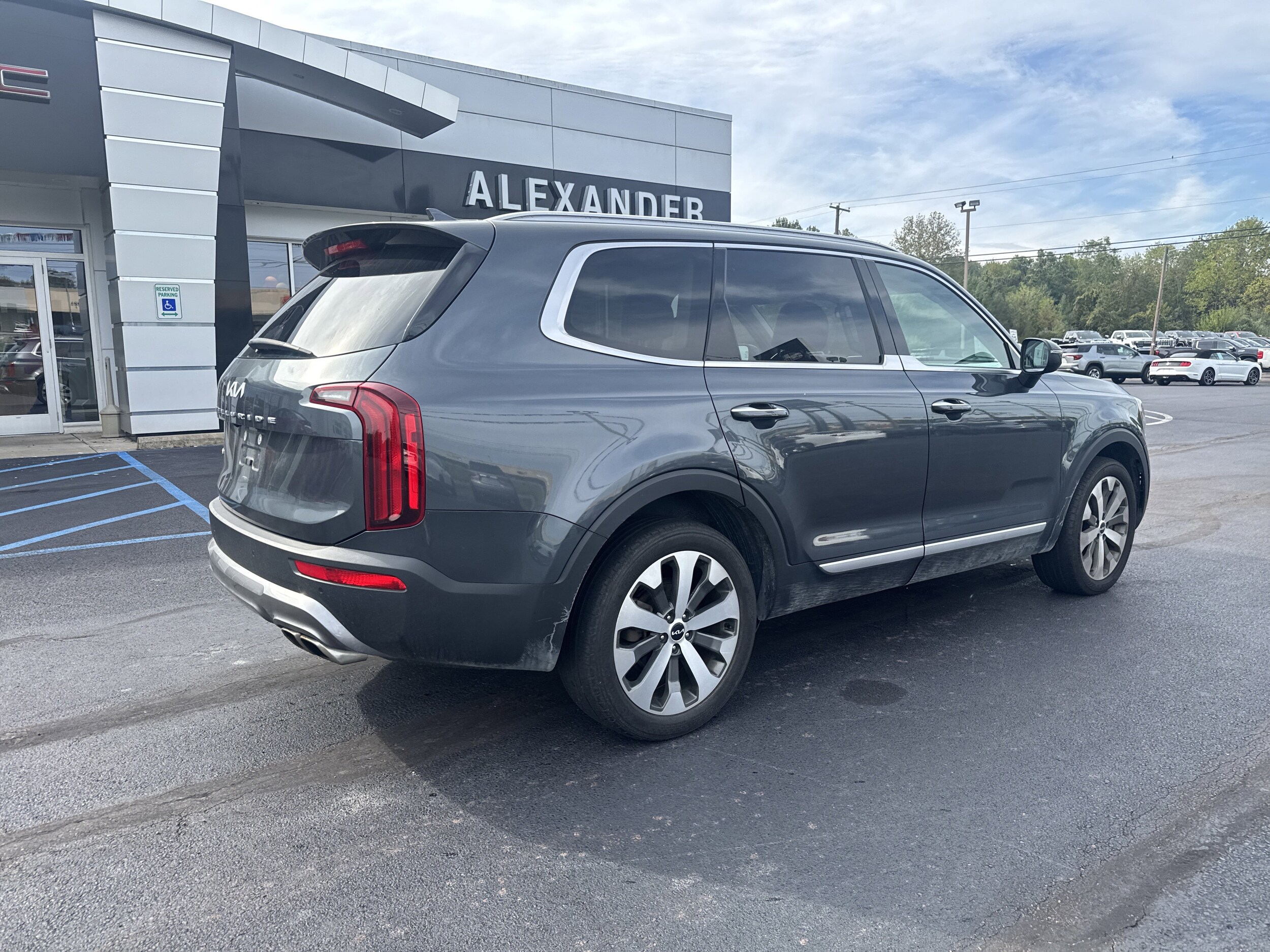 2022 Kia Telluride S photo 2