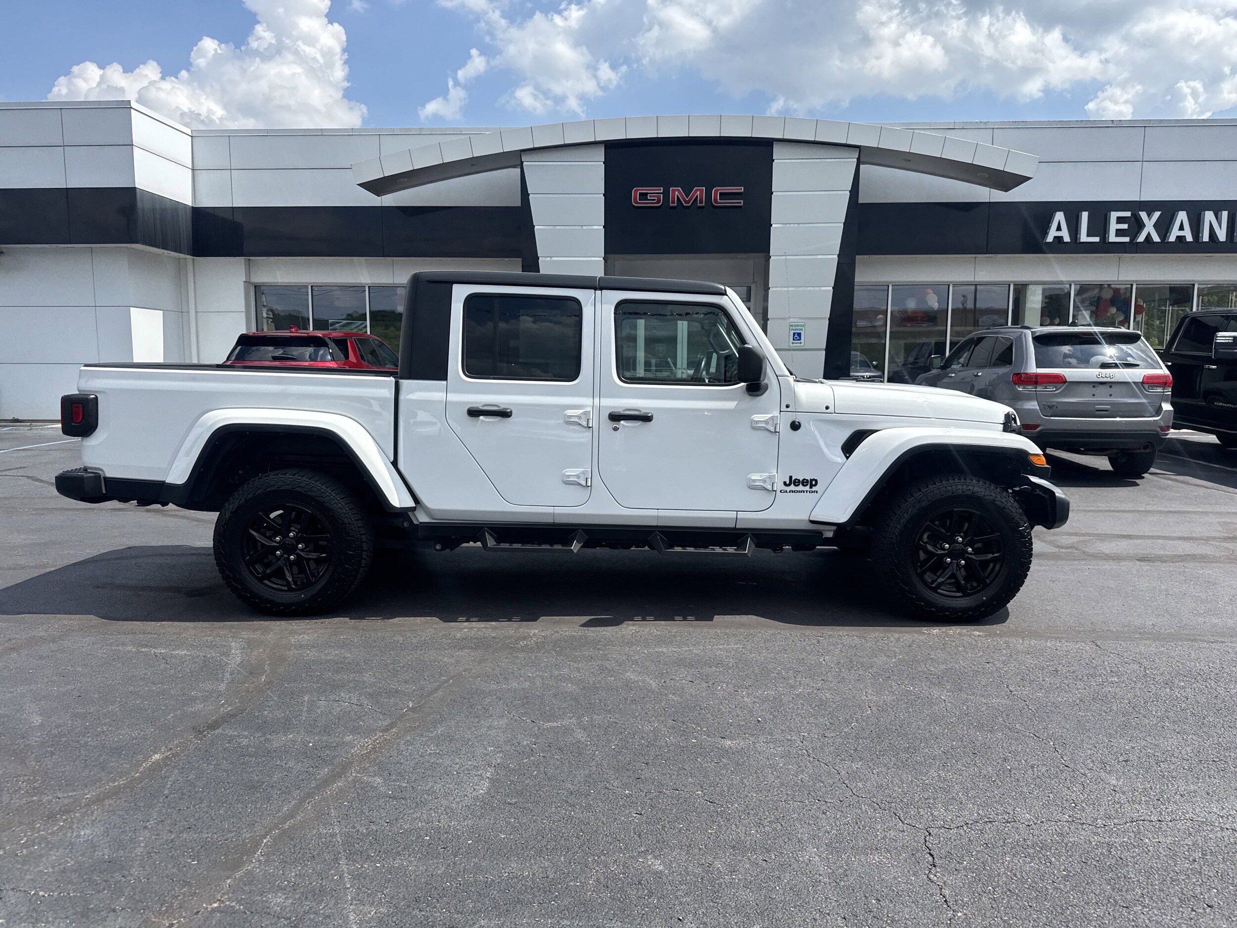 2022 Jeep Gladiator Altitude photo 2