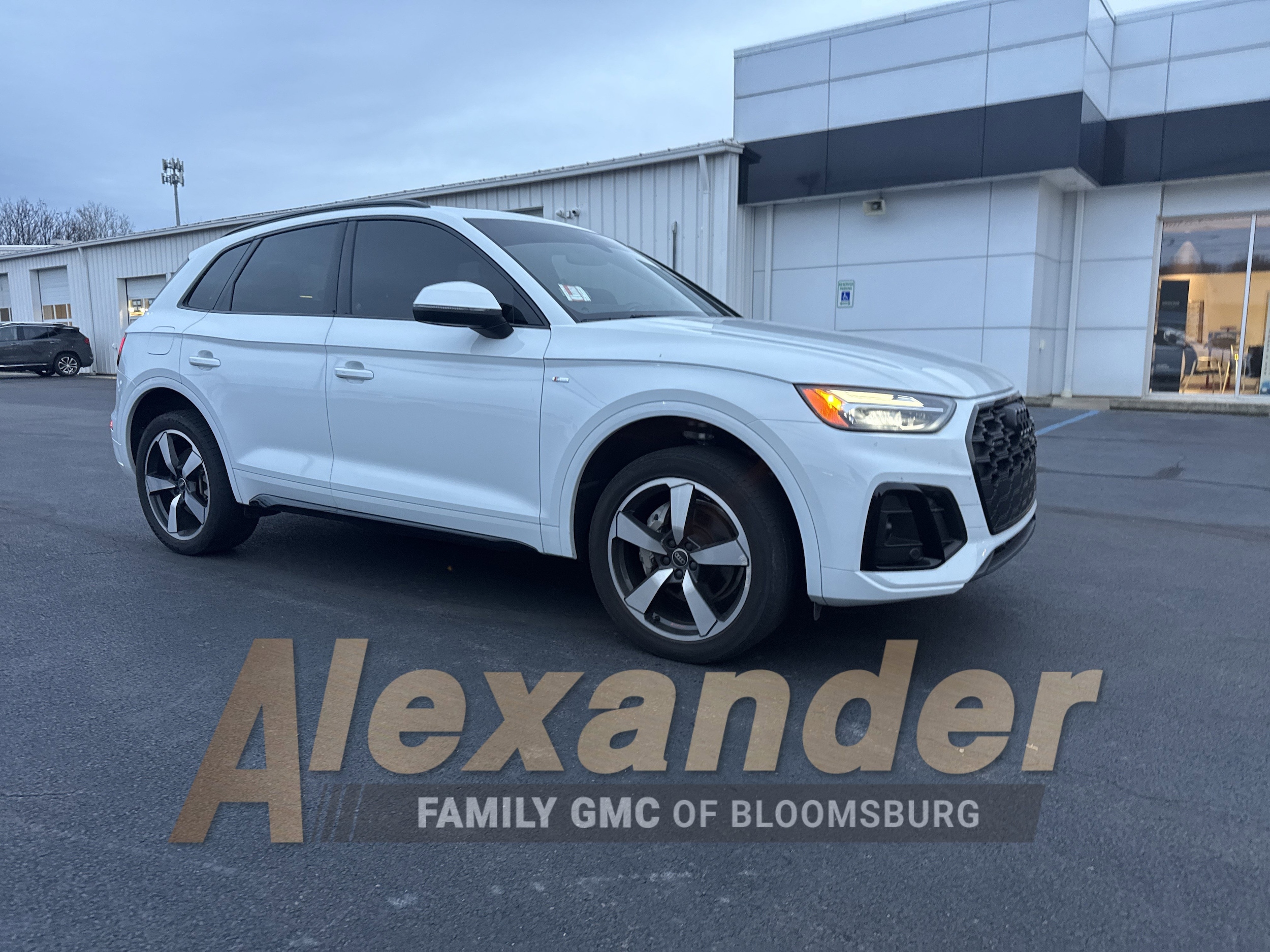 2023 Audi Q5 Premium Plus's photo