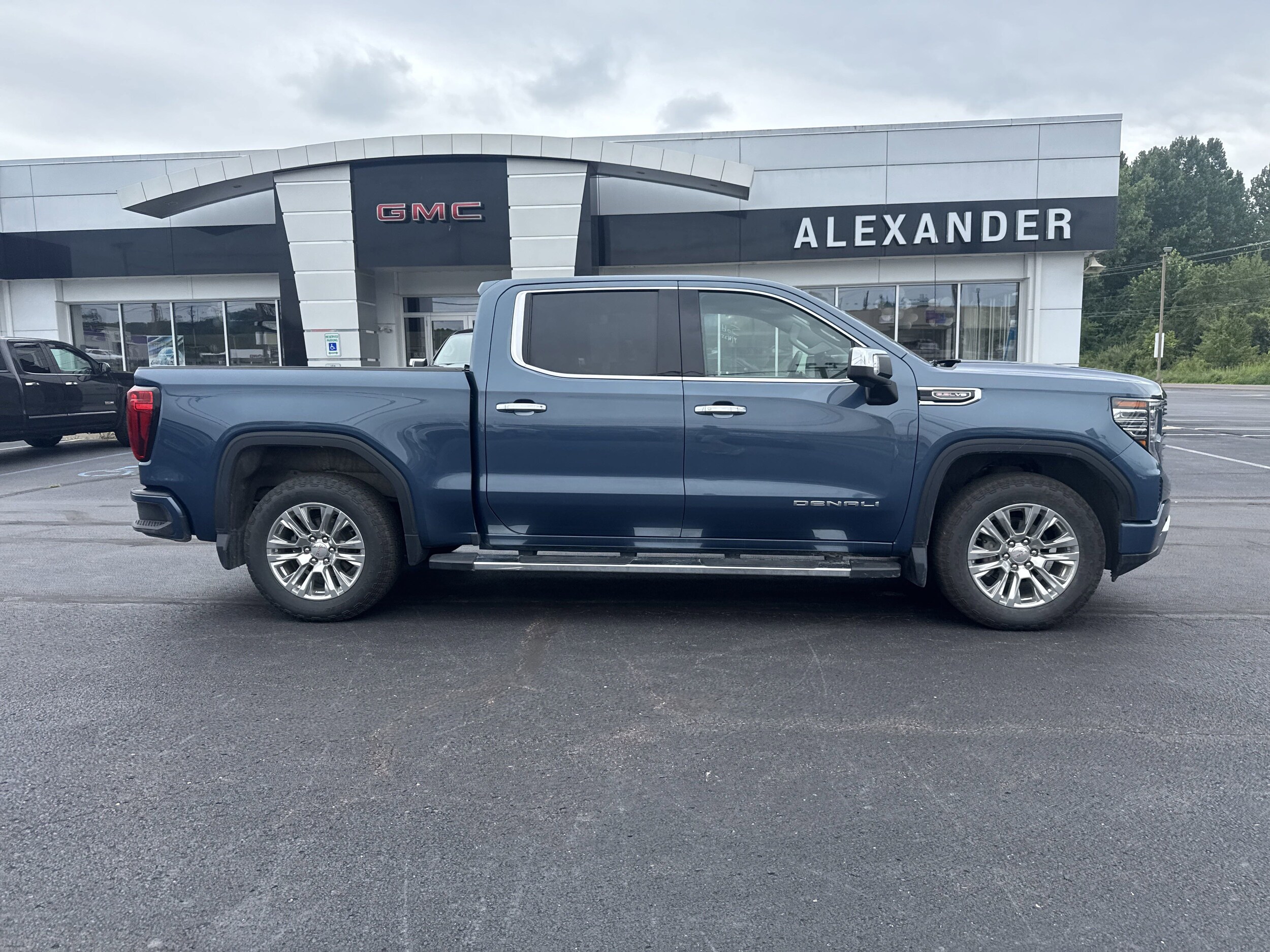 2024 Gmc Sierra 1500 Denali photo 2