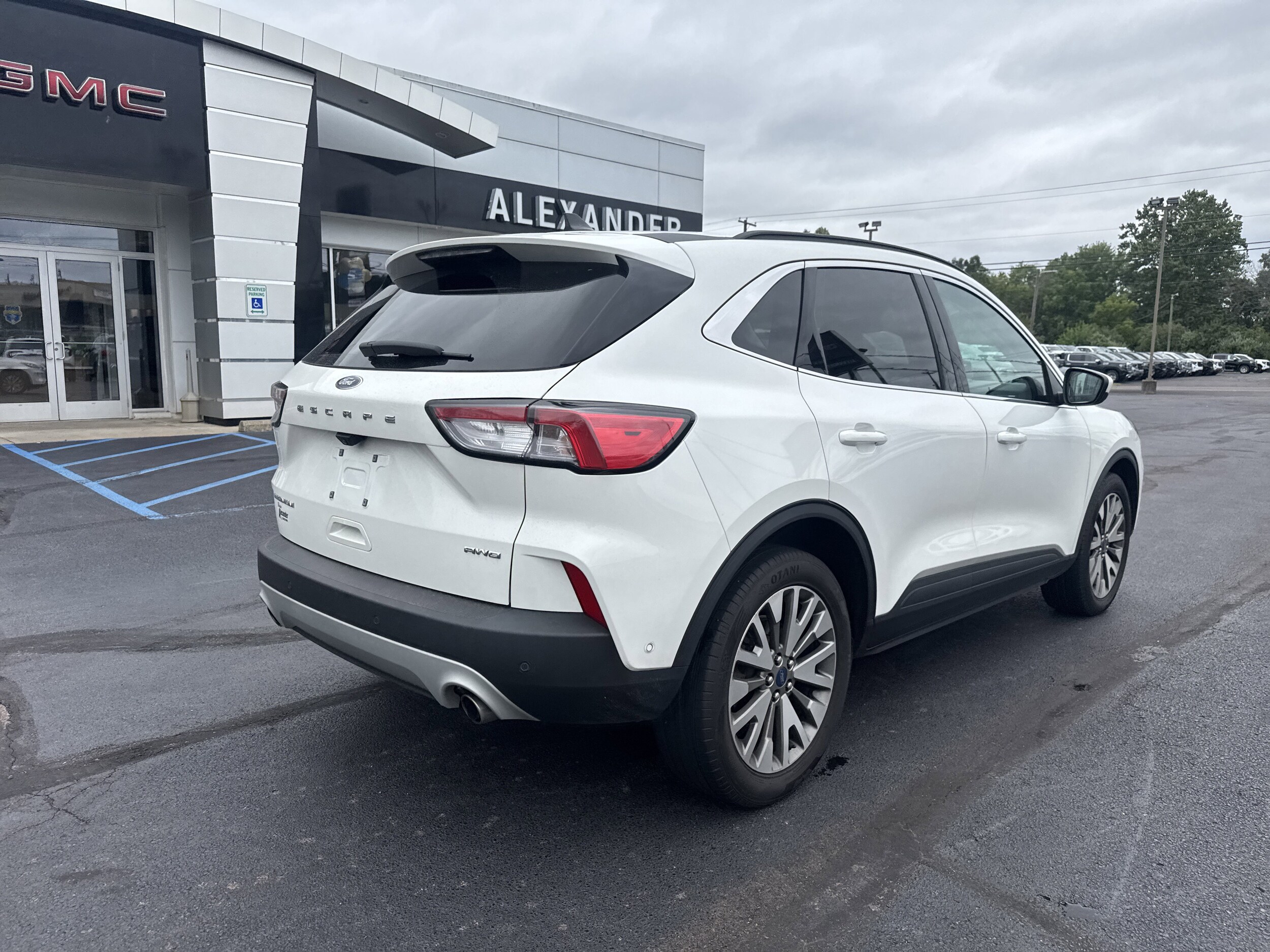 2021 Ford Escape Titanium photo 3