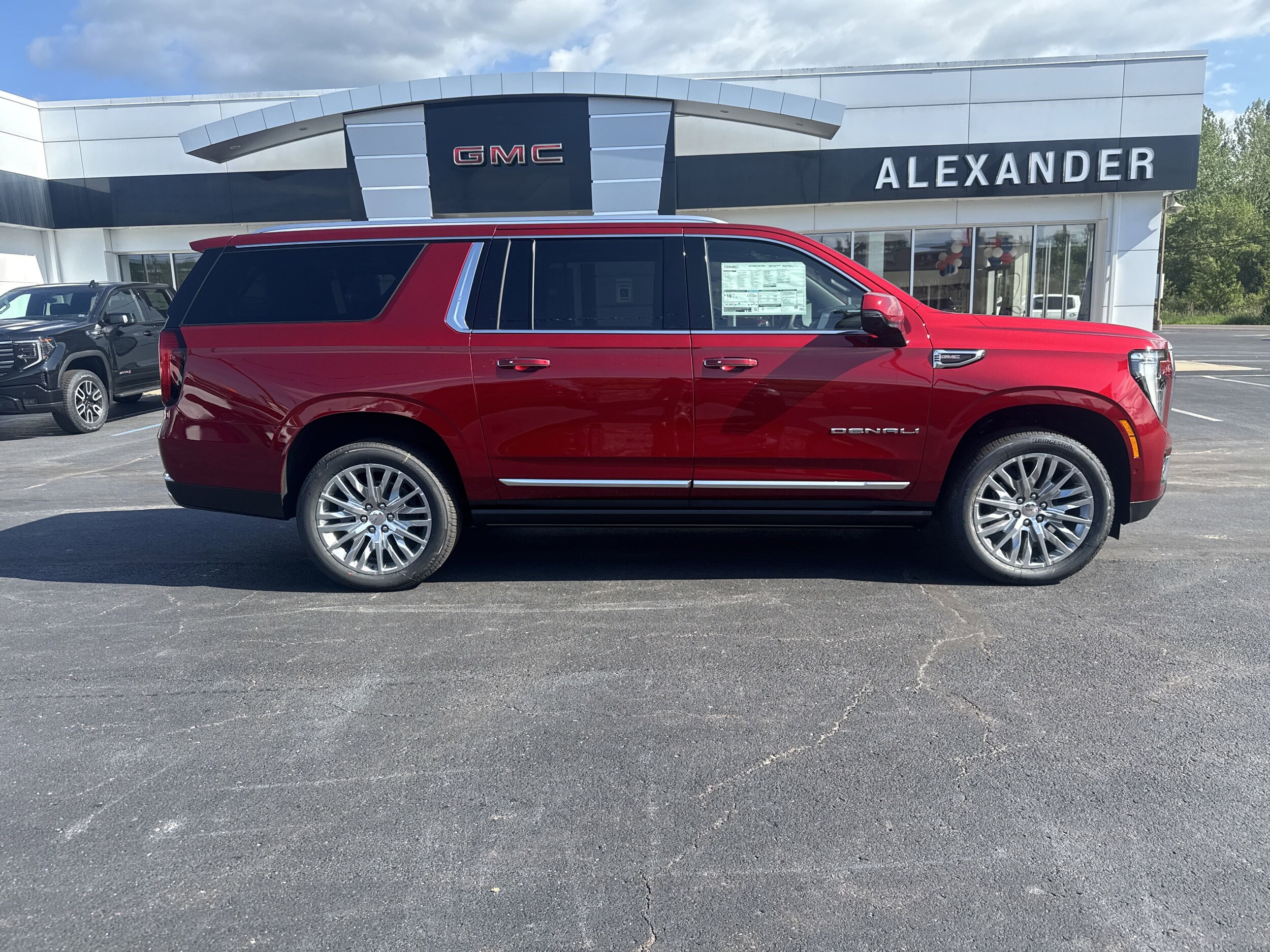 2025 Gmc Yukon XL Denali photo 2