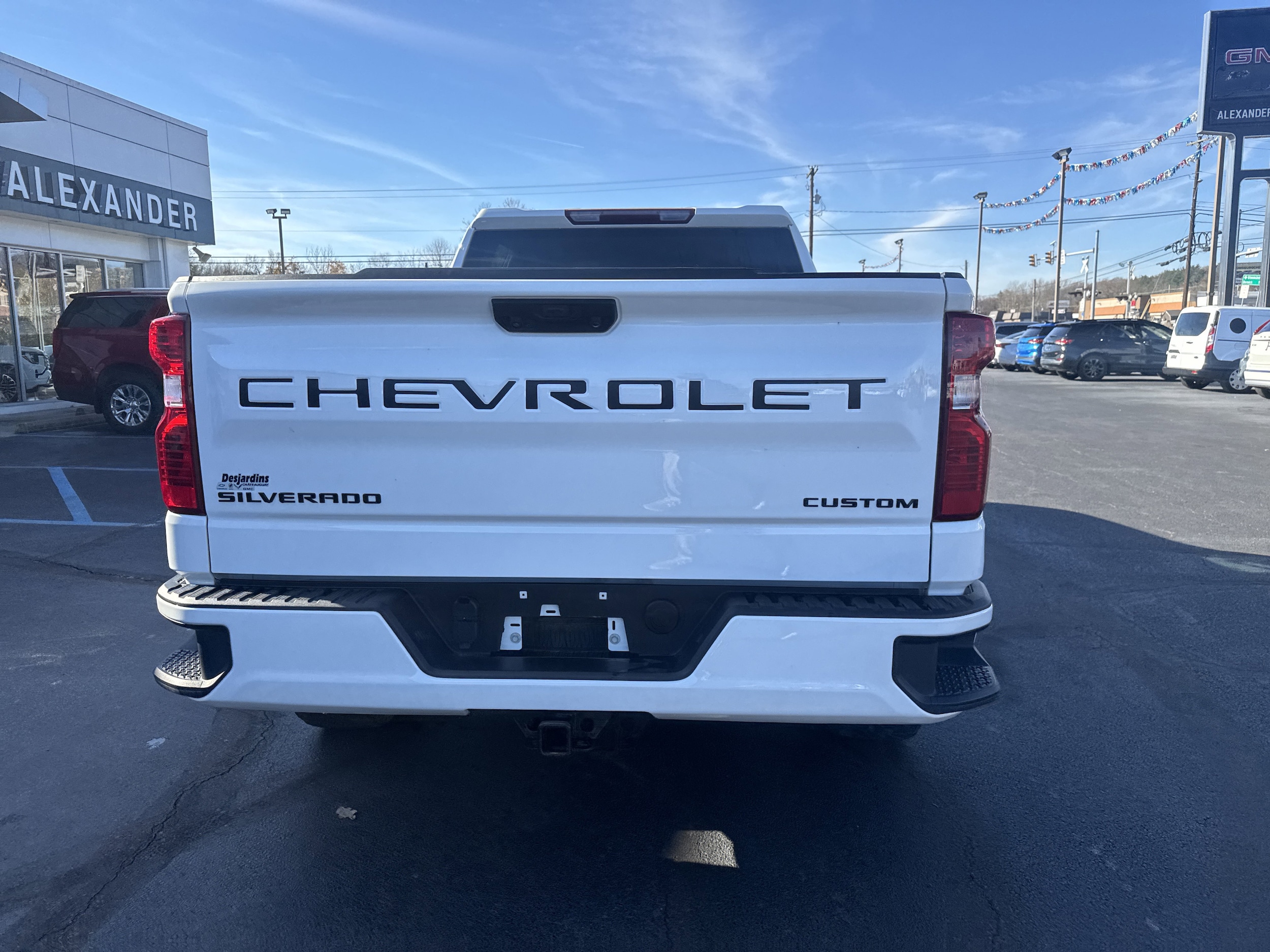 2023 Chevrolet Silverado 1500 Custom photo 3