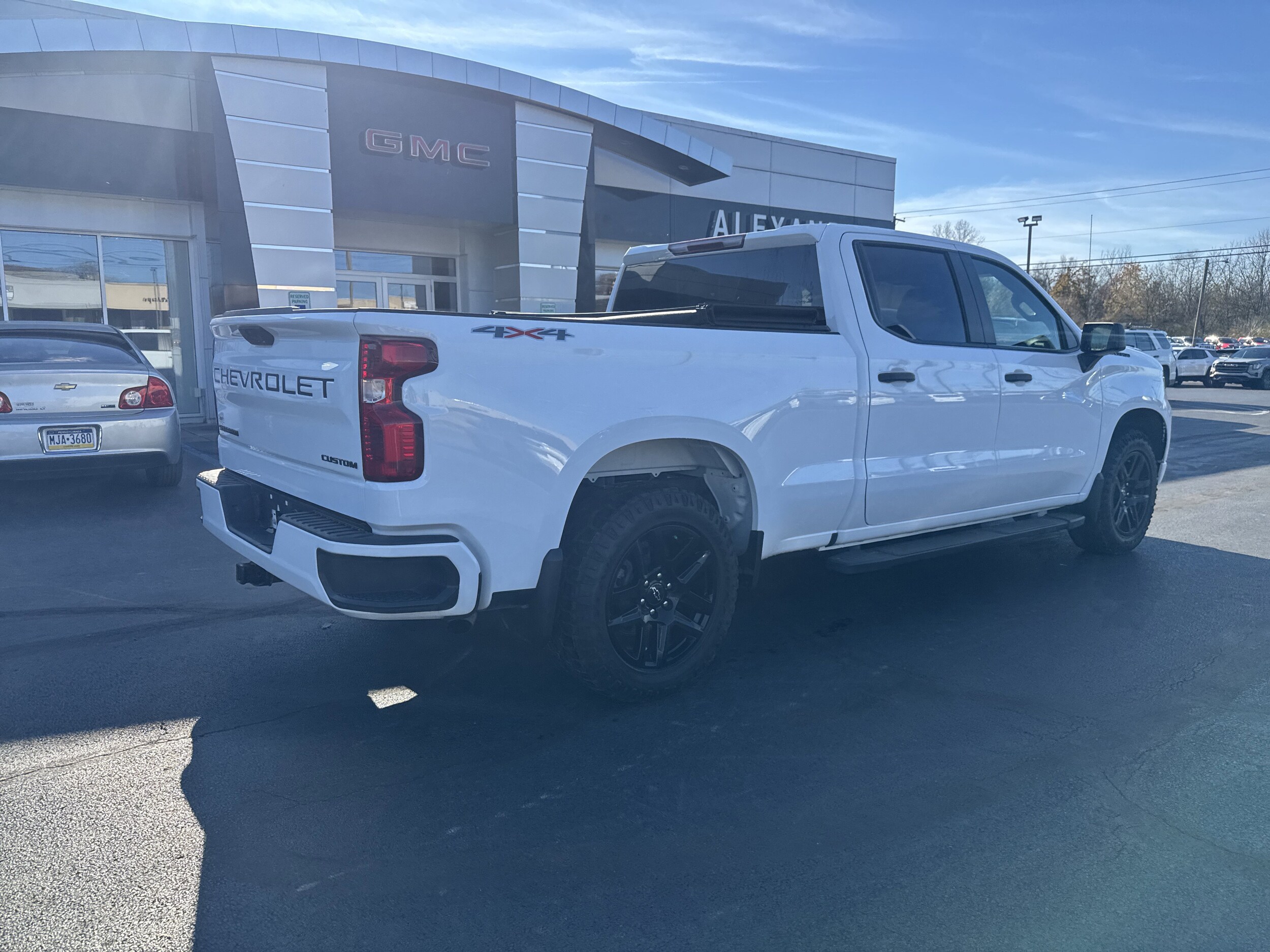 2023 Chevrolet Silverado 1500 Custom photo 2