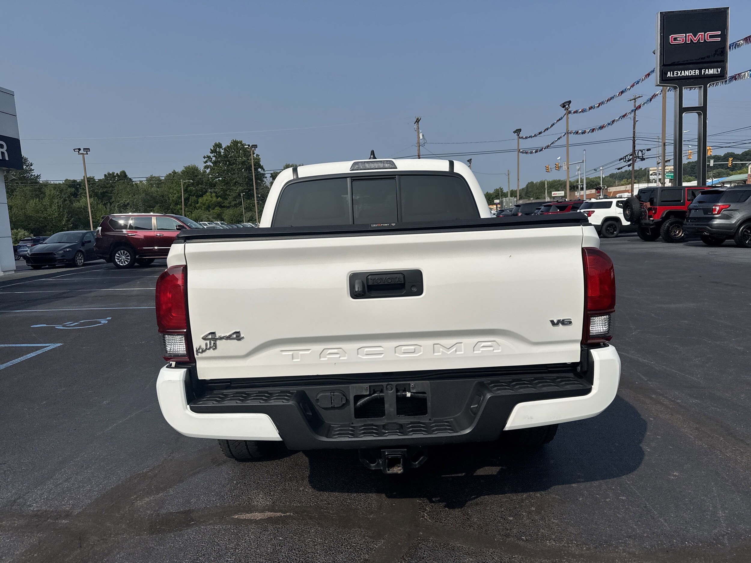 2022 Toyota Tacoma SR V6 photo 2