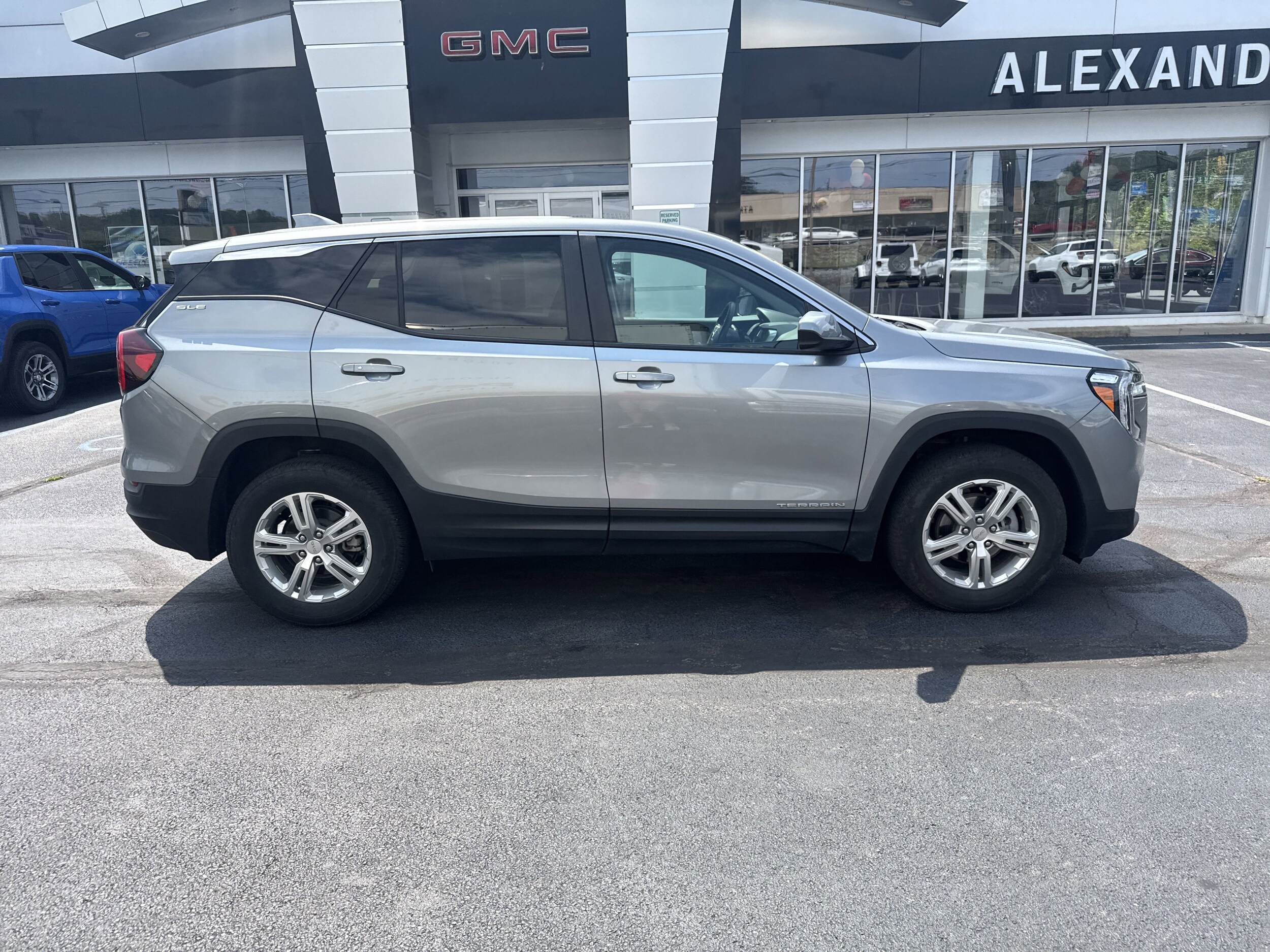 2024 Gmc Terrain SLE photo 2