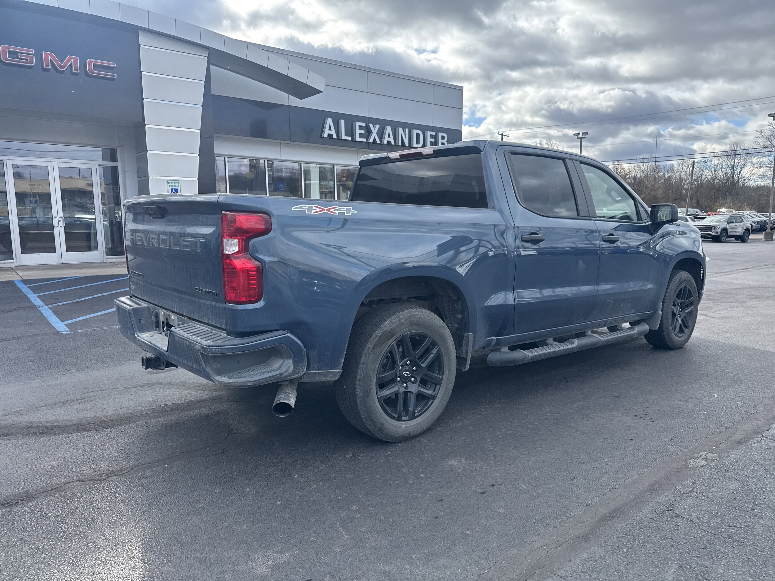 2024 Chevrolet Silverado 1500 Custom photo 2