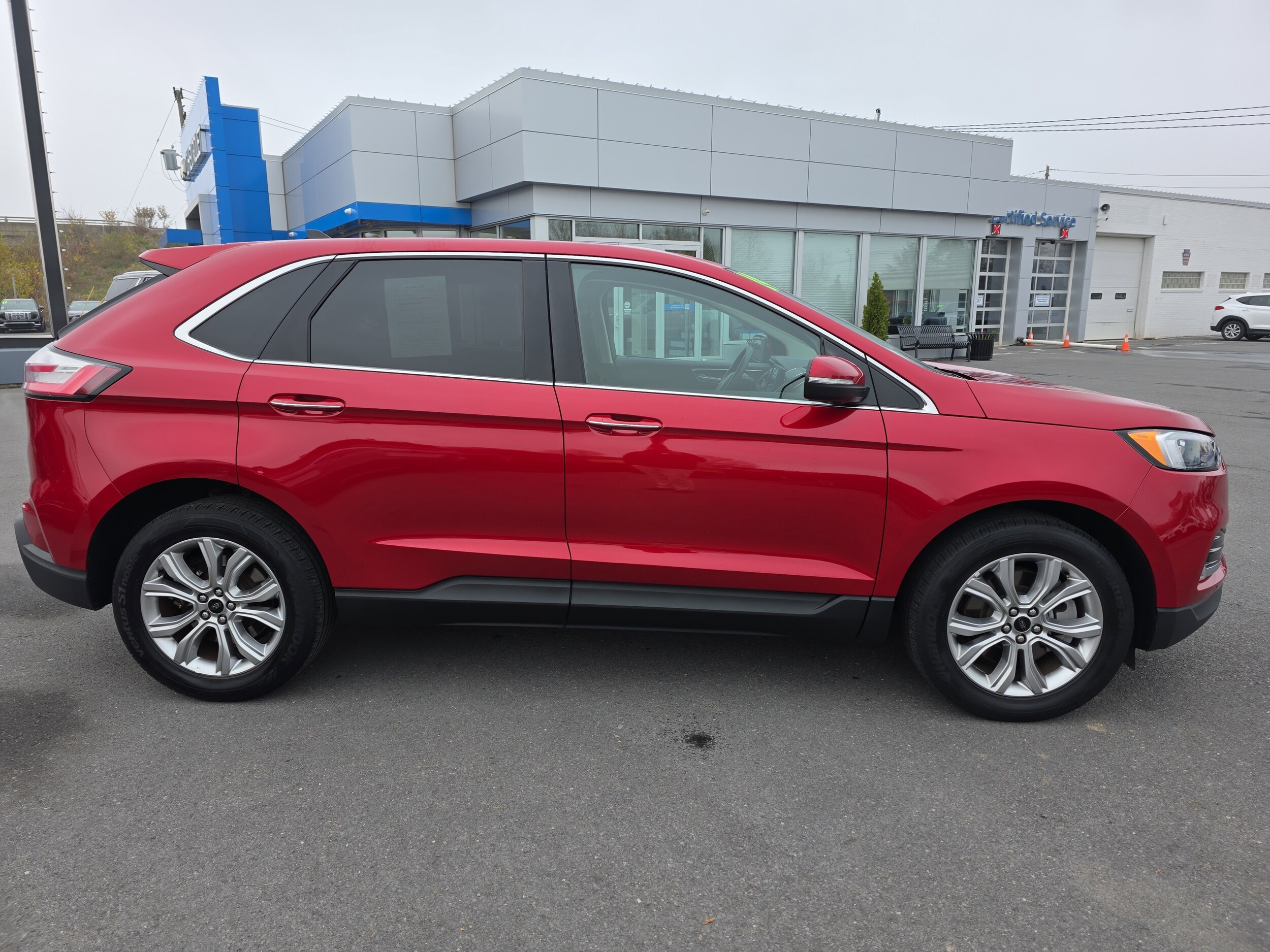 2024 Ford Edge Titanium photo 2