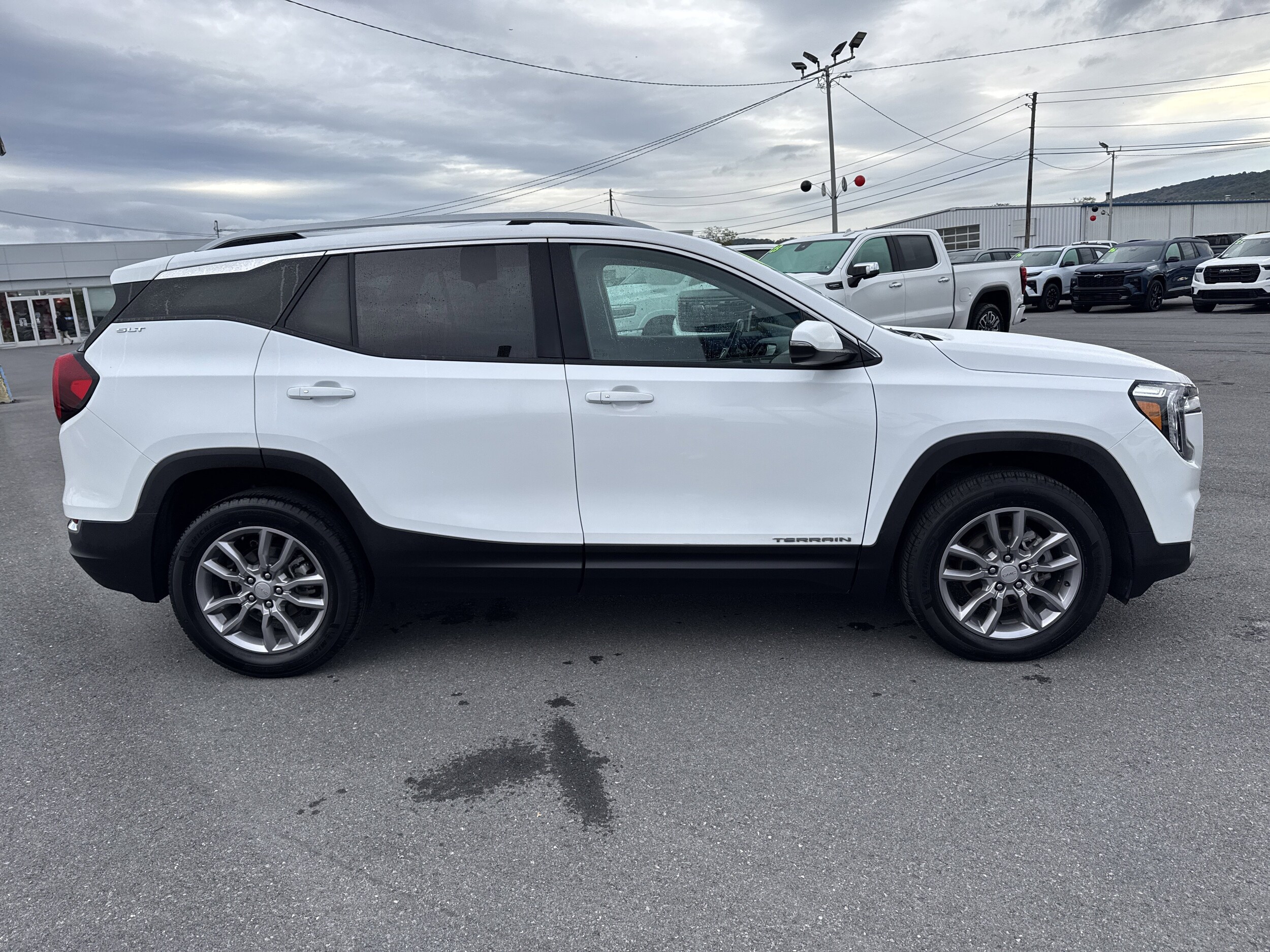 2024 Gmc Terrain SLT photo 2