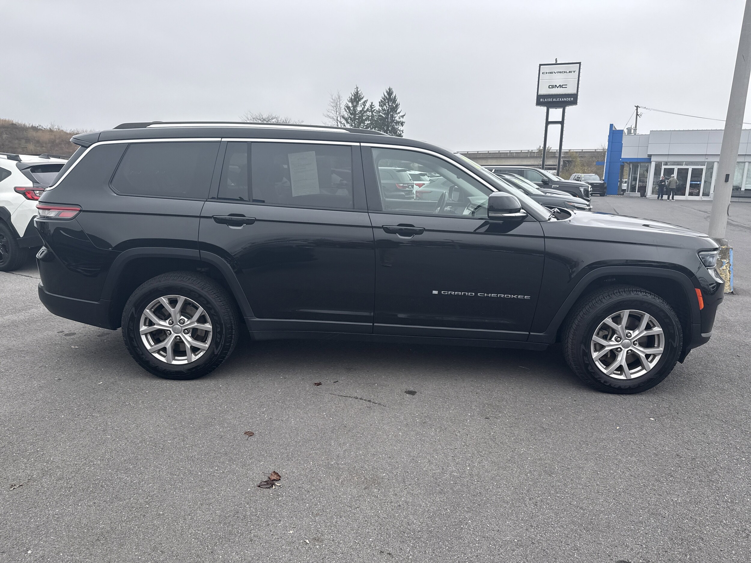 2021 Jeep Grand Cherokee Limited photo 2