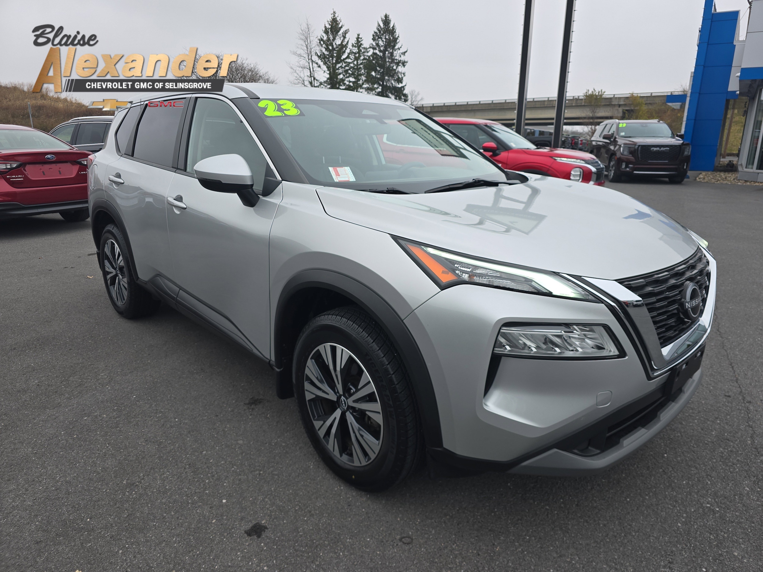 2023 Nissan Rogue SV's photo