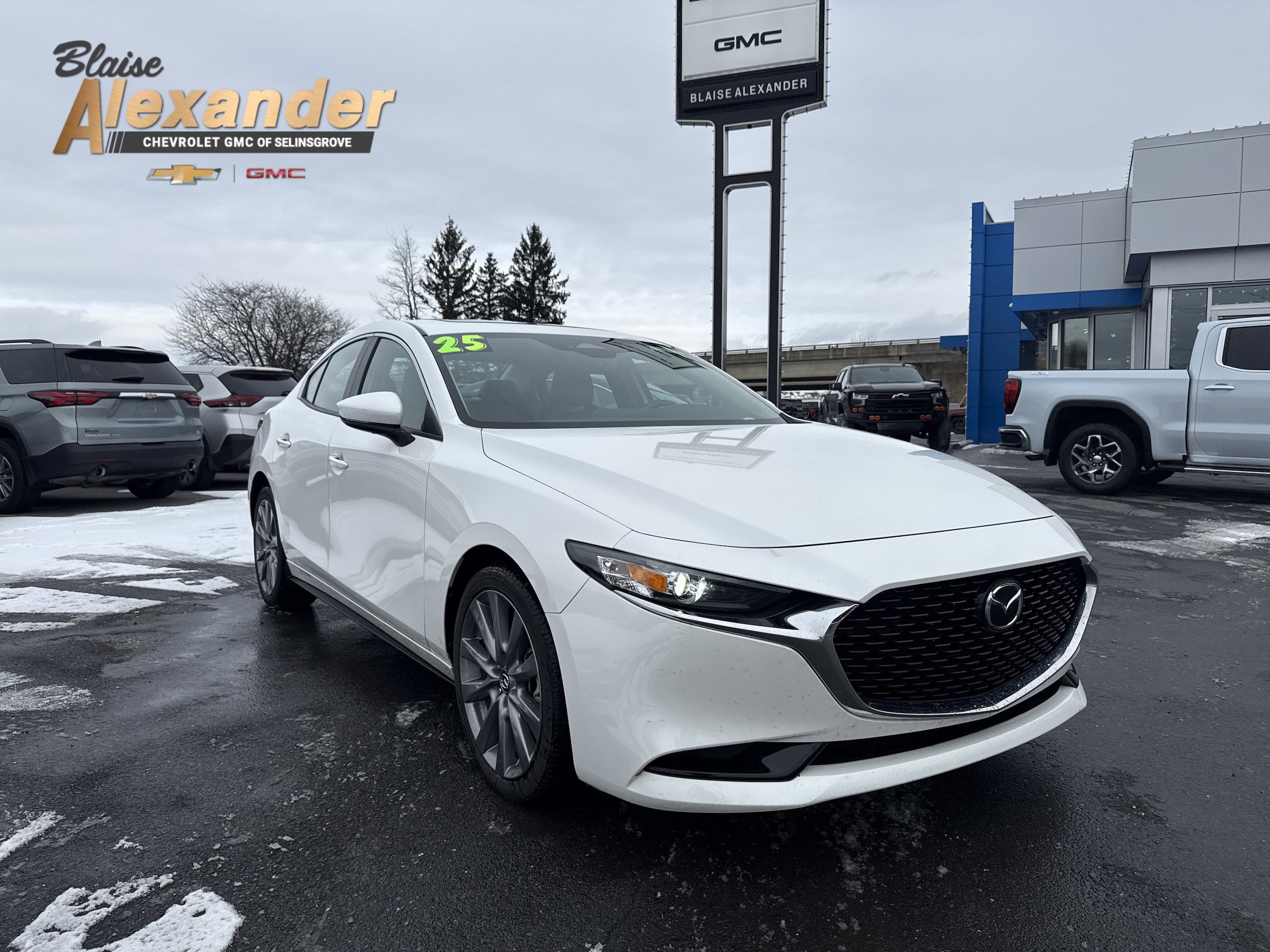 2025 Mazda Mazda3 Preferred's photo