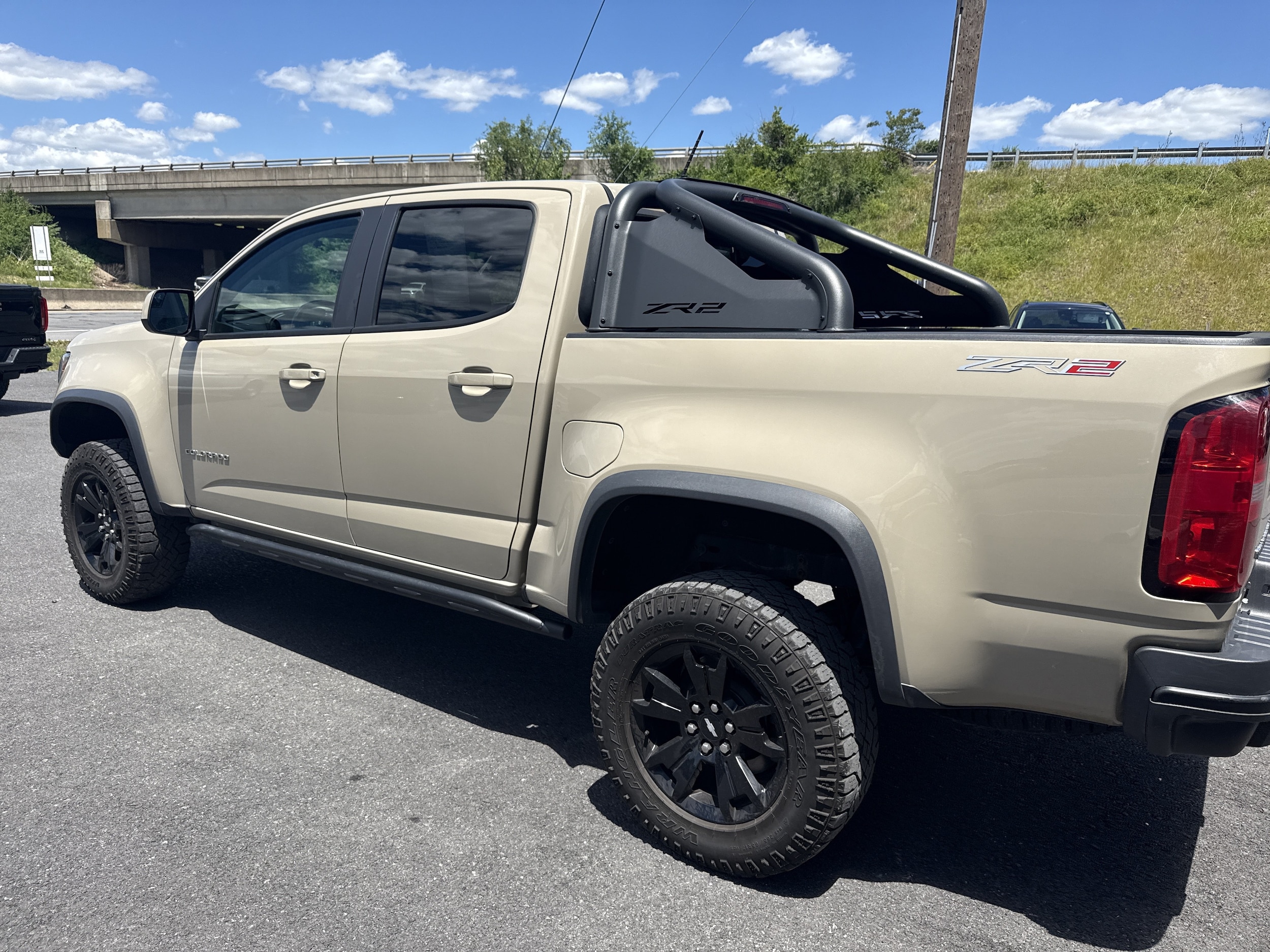 2022 Chevrolet Colorado ZR2 - Photo 6