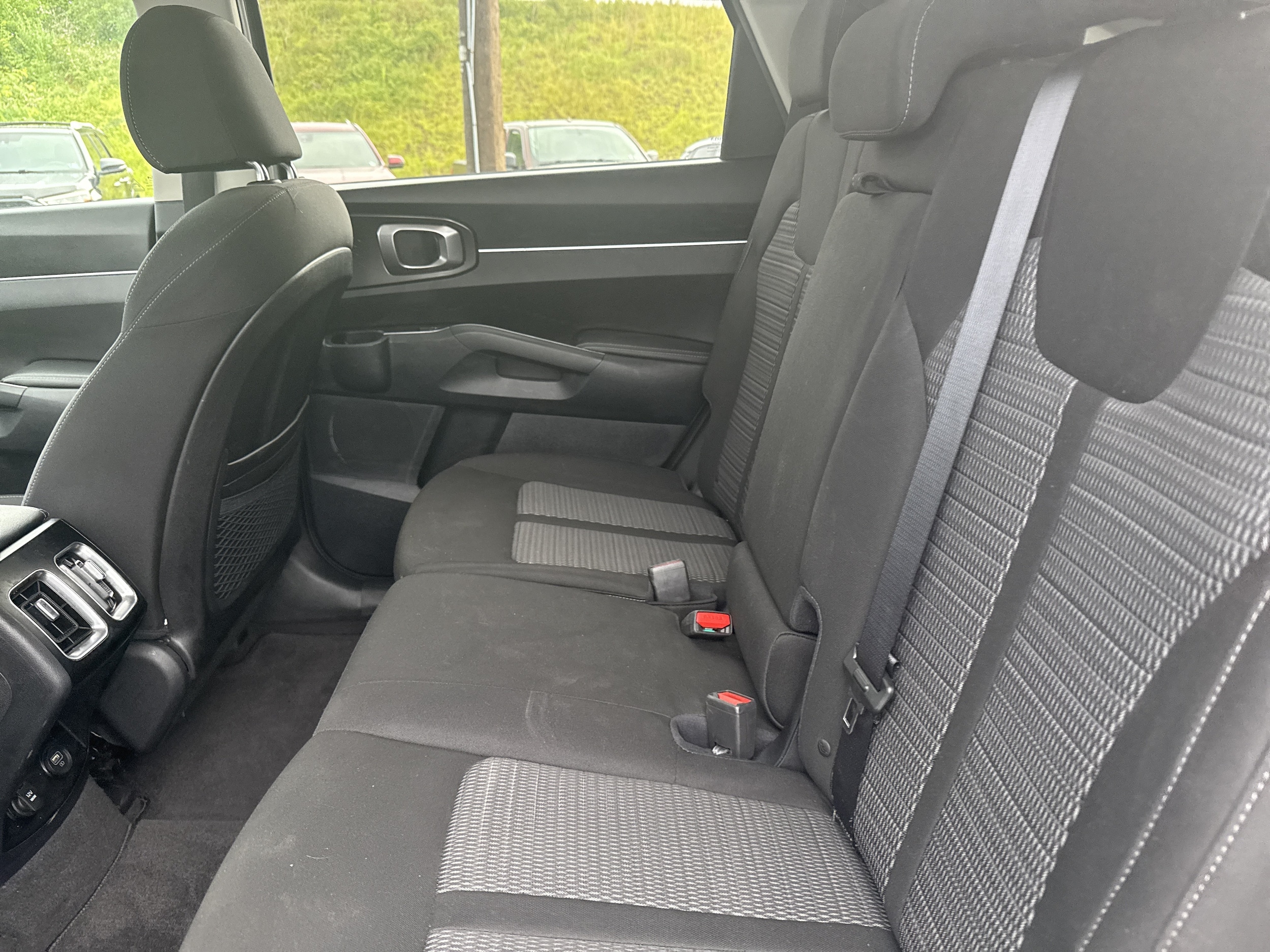 2023 Kia Sorento LX - Photo 13