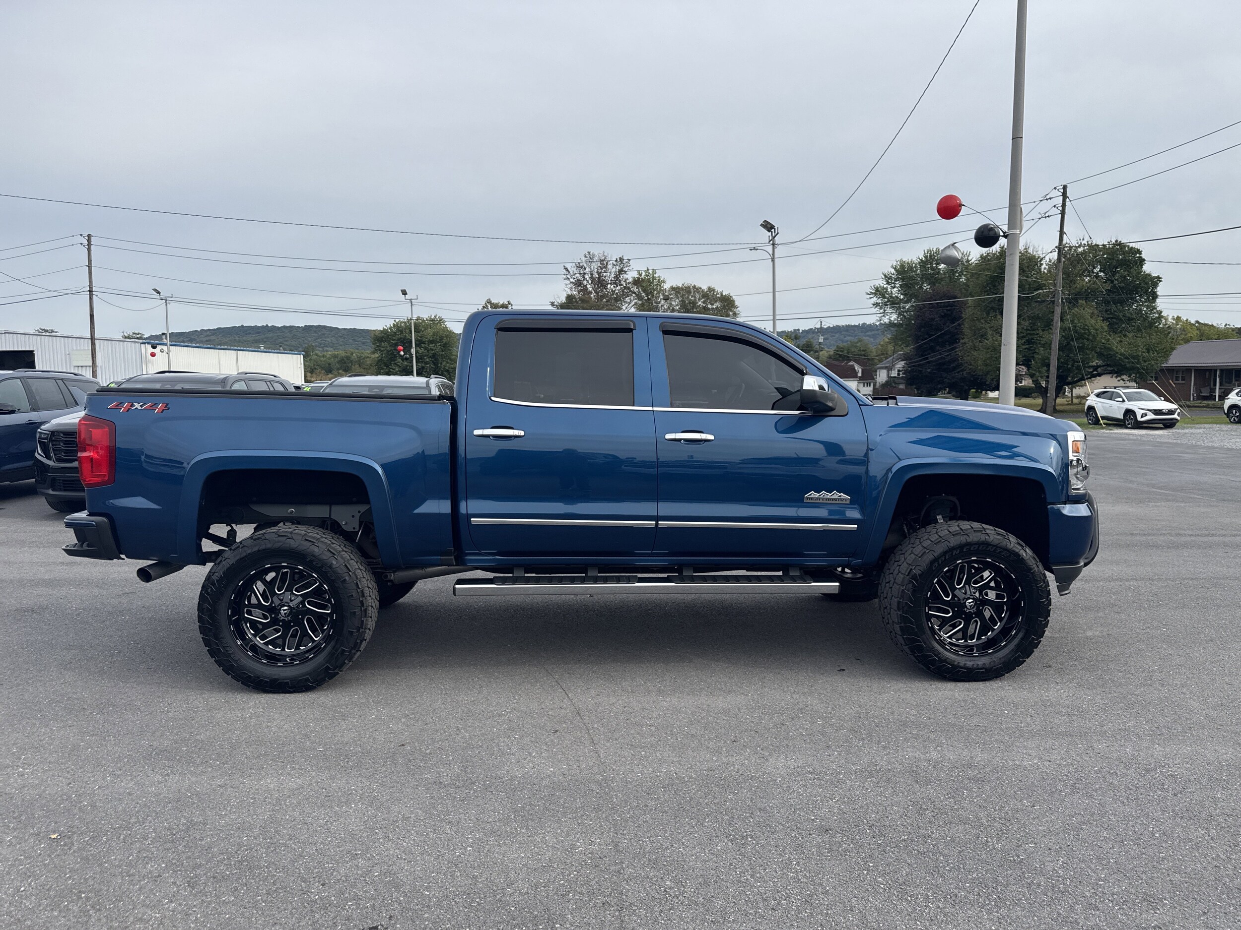 2018 Chevrolet Silverado 1500 High Country photo 2