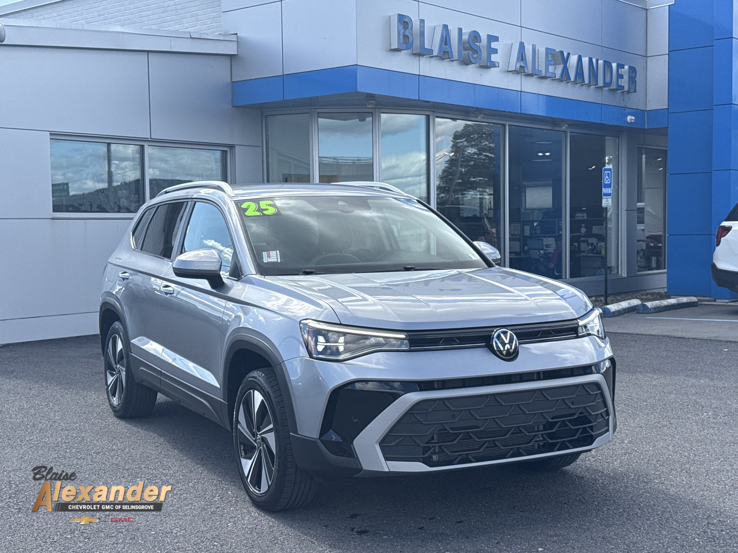 2025 Volkswagen Taos