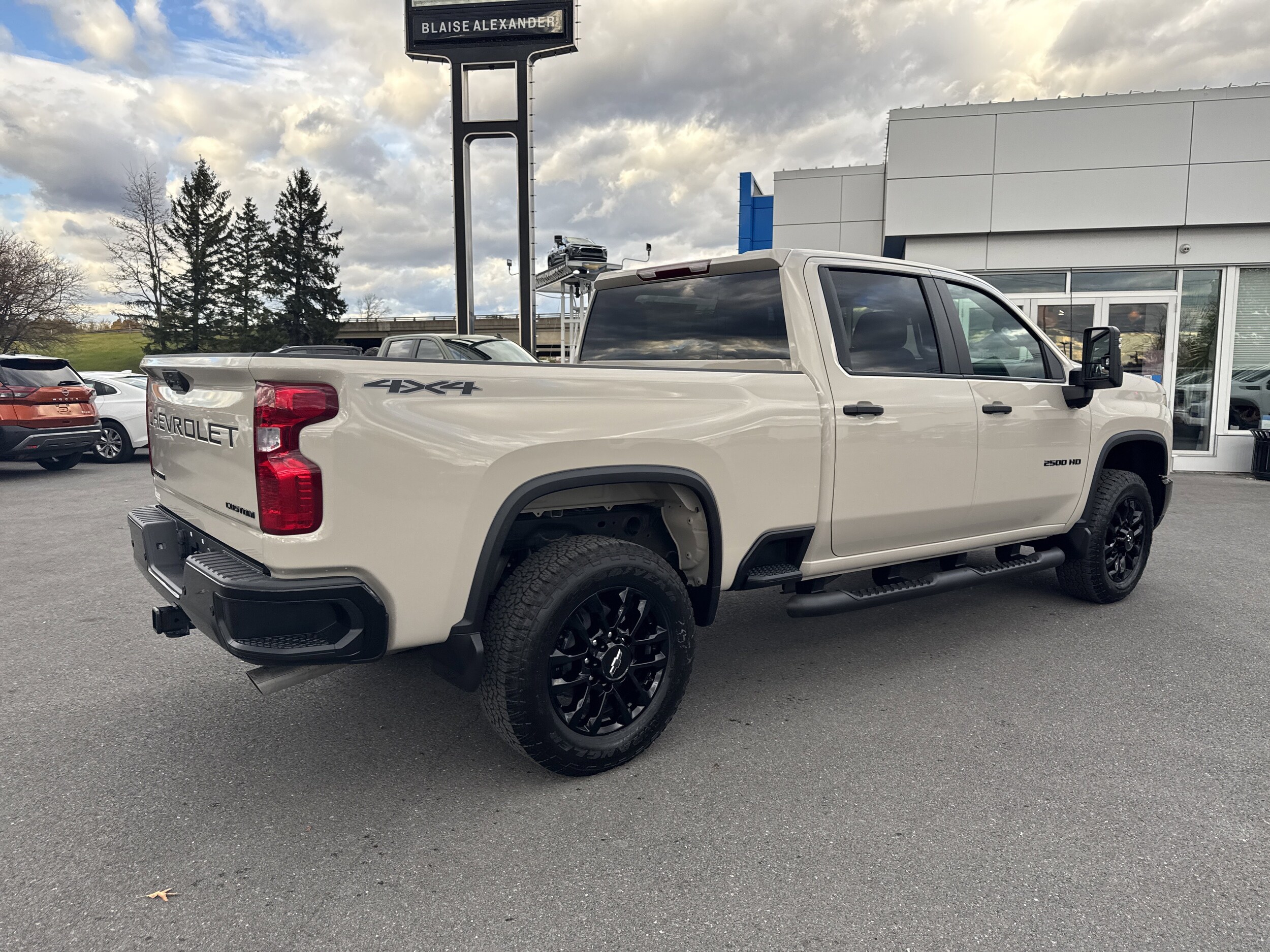 2026 Chevrolet Silverado 2500HD Custom photo 2