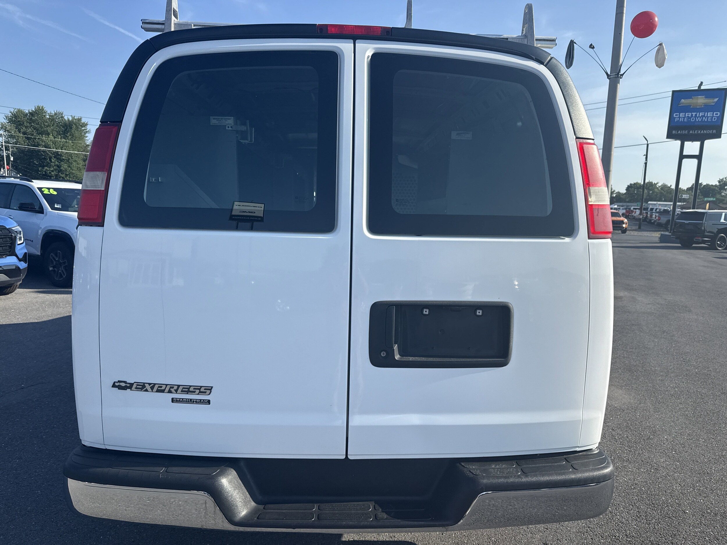 2013 Chevrolet Express Cargo 2500 Work Van photo 3