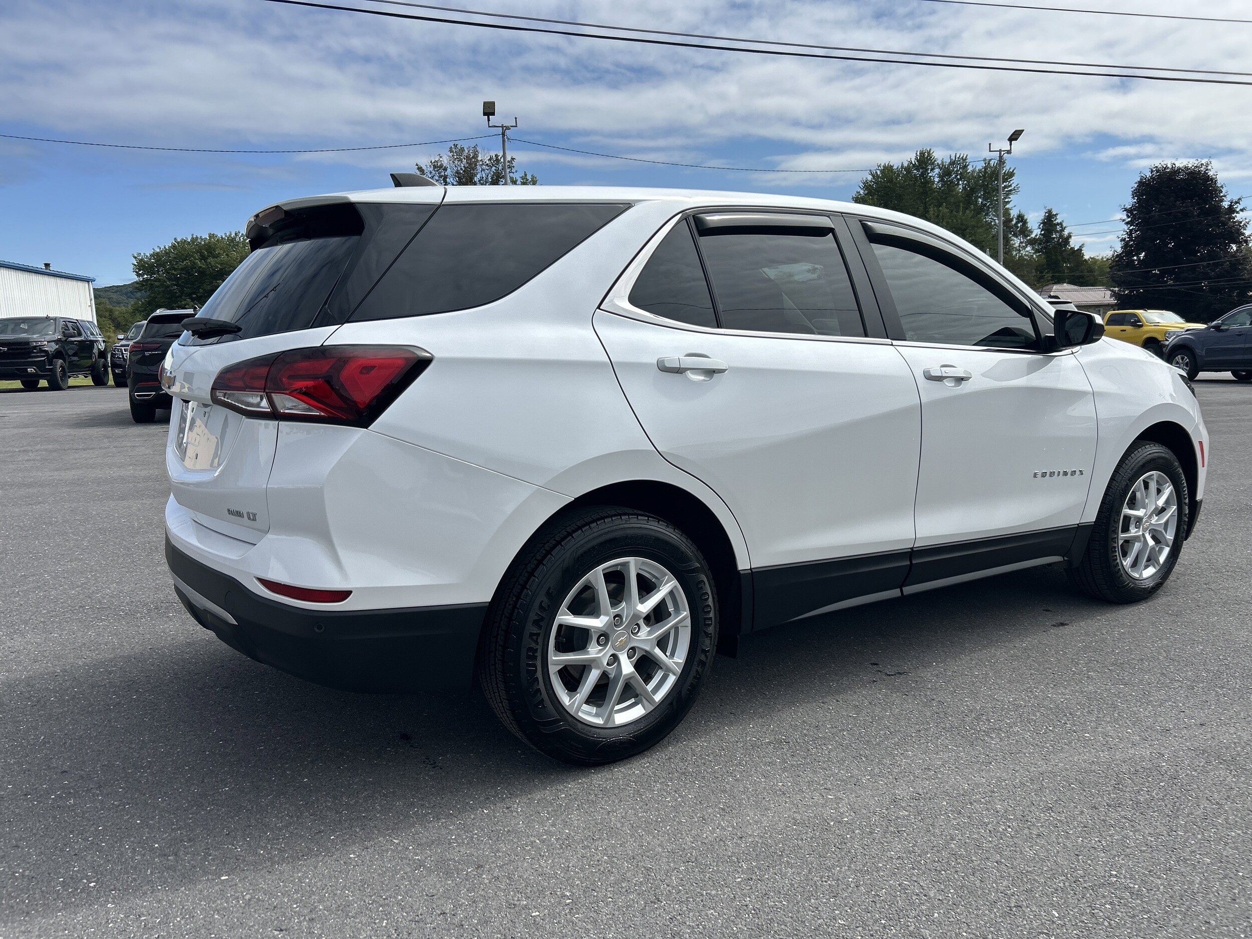 2022 Chevrolet Equinox LT photo 3