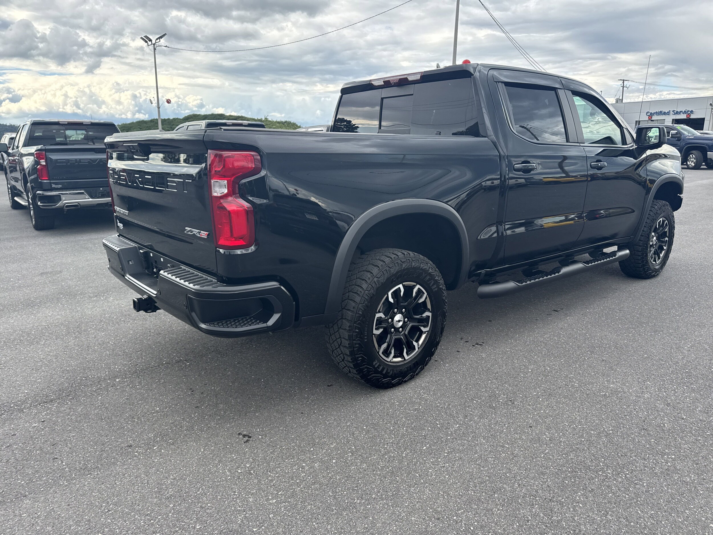2025 Chevrolet Silverado 1500 ZR2 photo 2