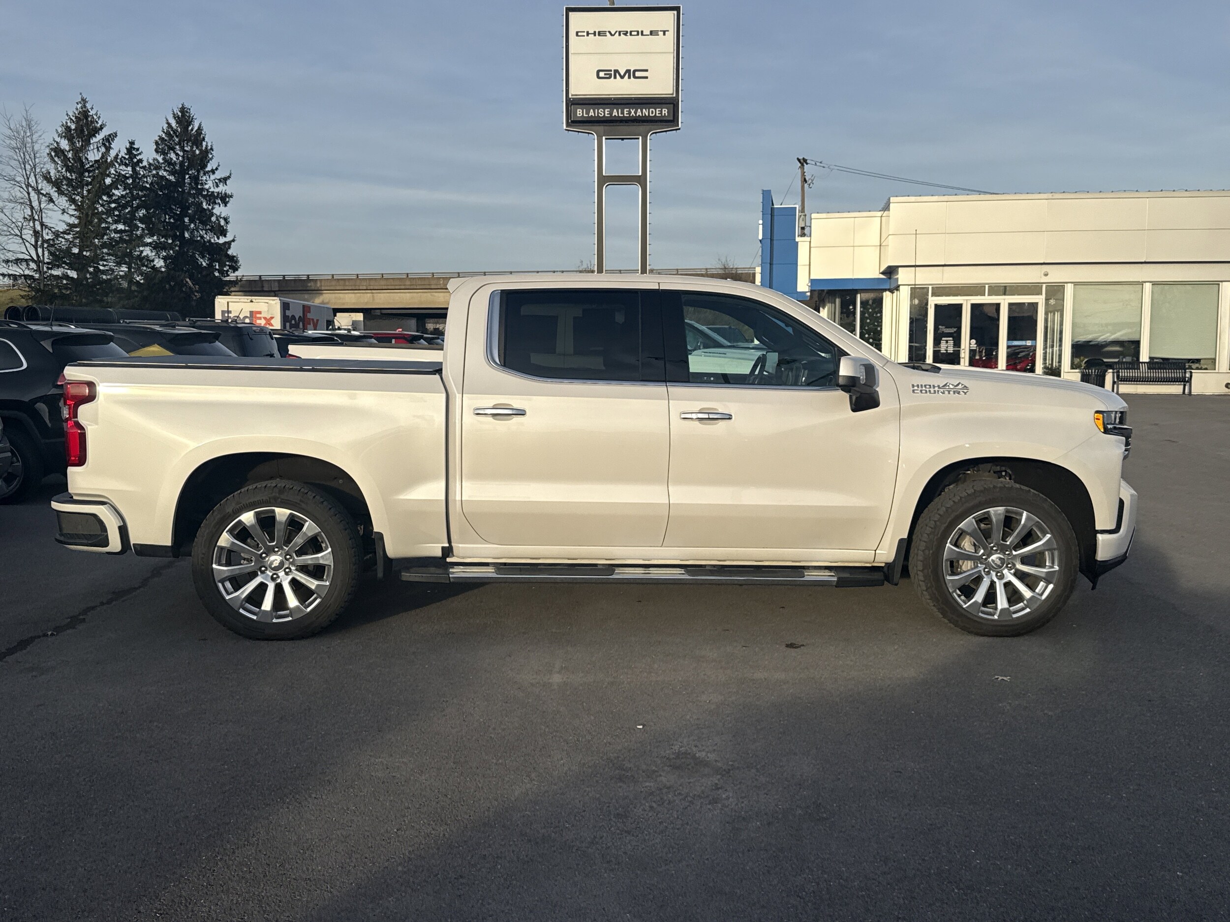 2020 Chevrolet Silverado 1500 High Country photo 2