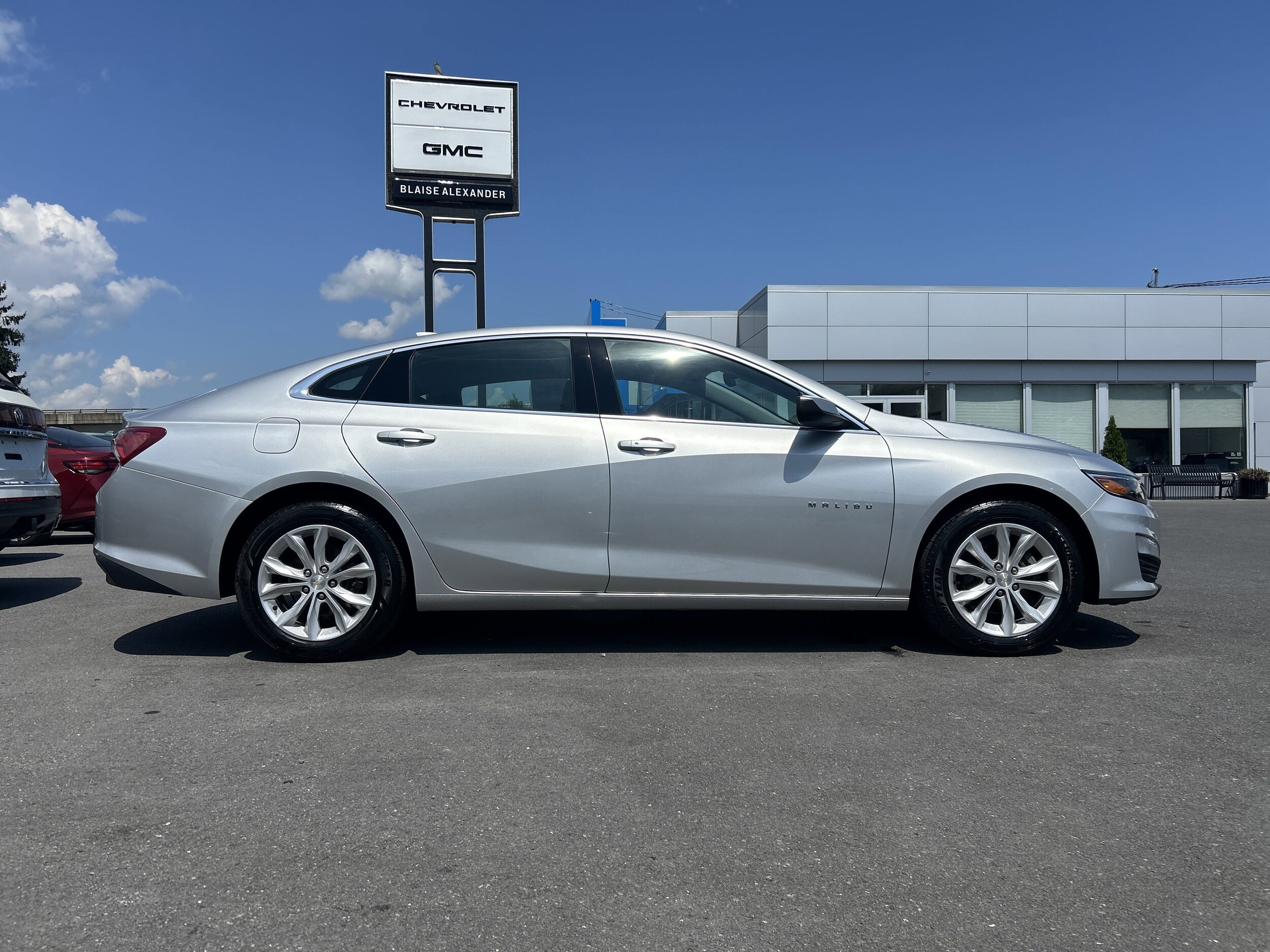 2020 Chevrolet Malibu 1LT photo 2
