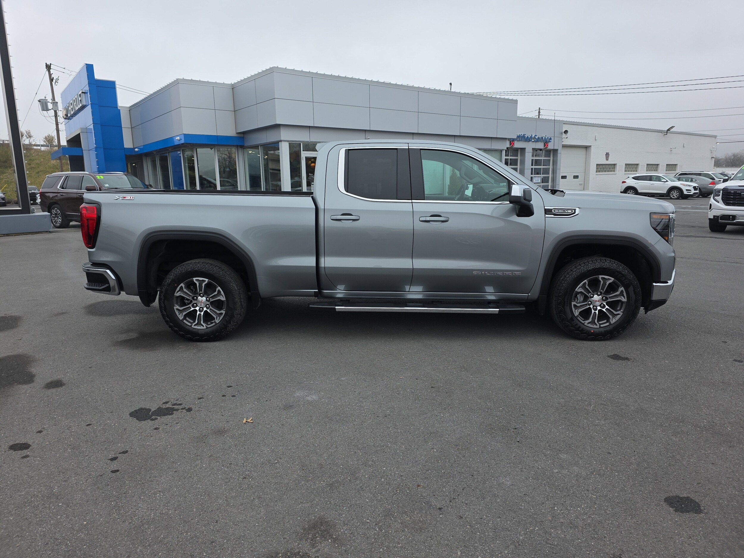 2026 Gmc Sierra 1500 SLE photo 2