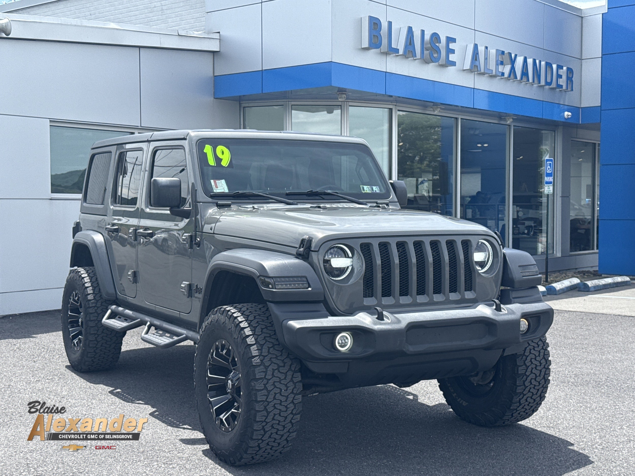 2019 Jeep Wrangler Sport S's photo
