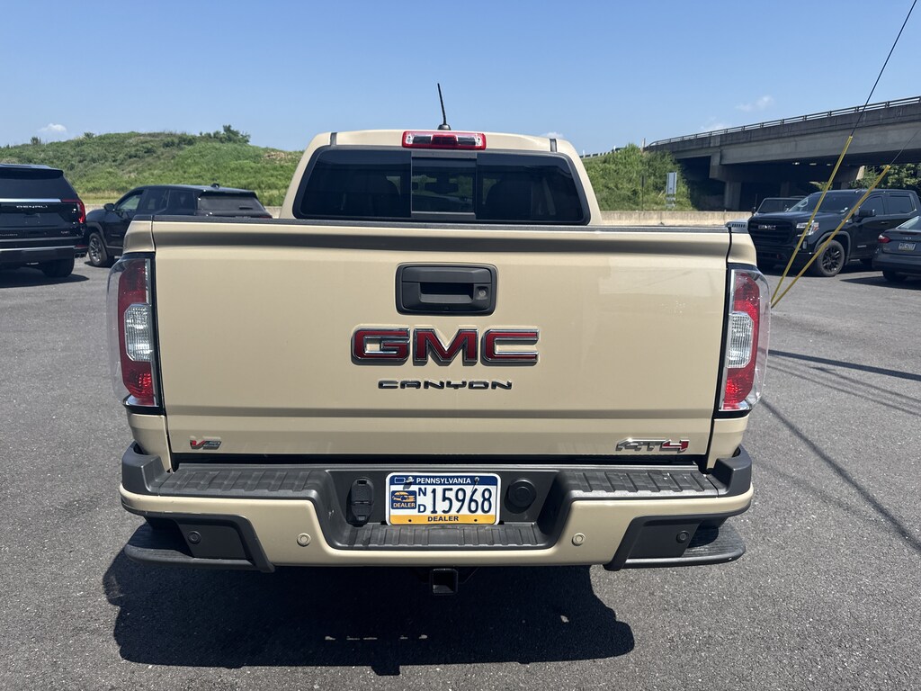 Used 2022 GMC Canyon AT4 w/Leather Truck Crew Cab