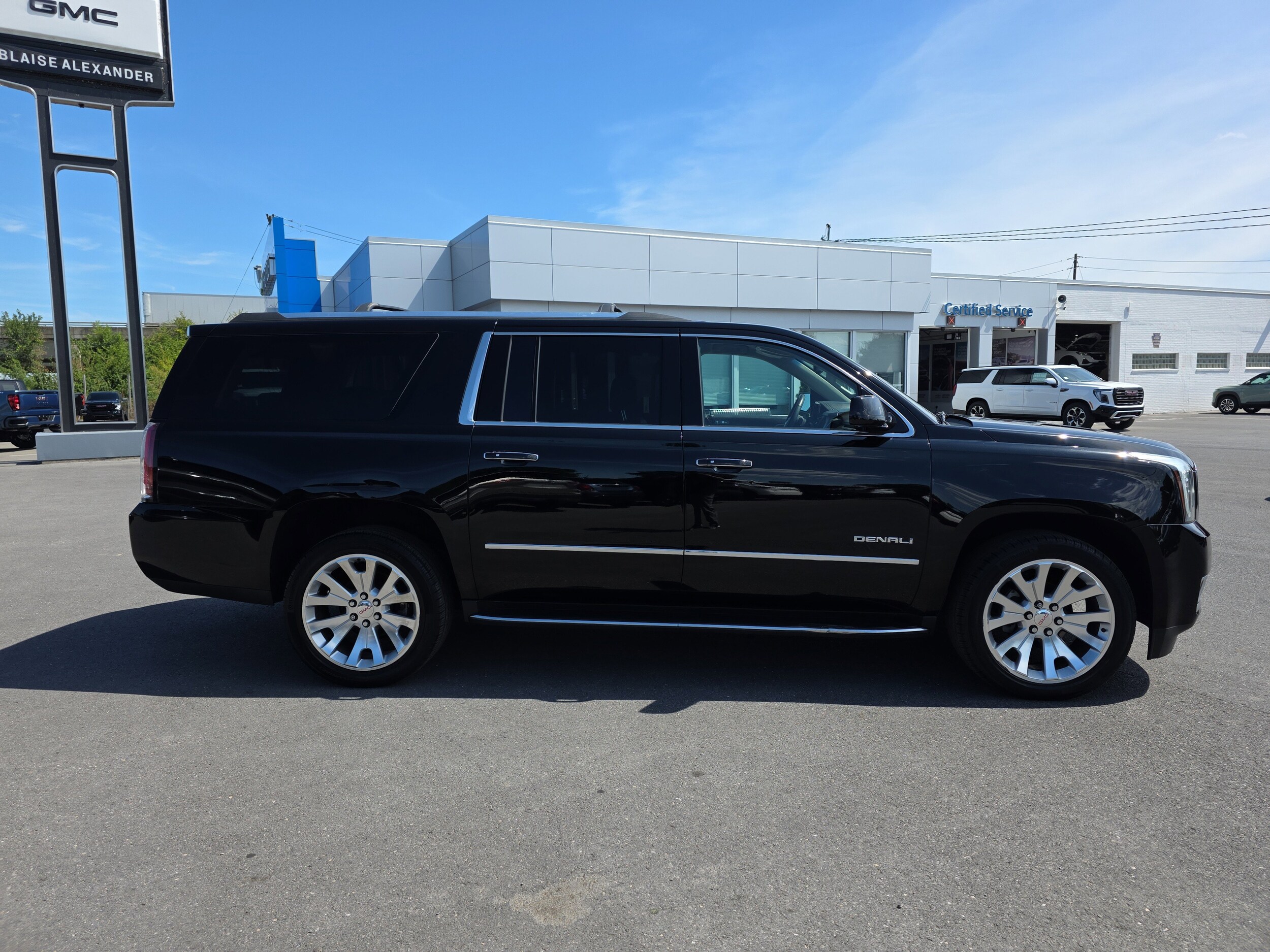 2018 Gmc Yukon XL Denali photo 2
