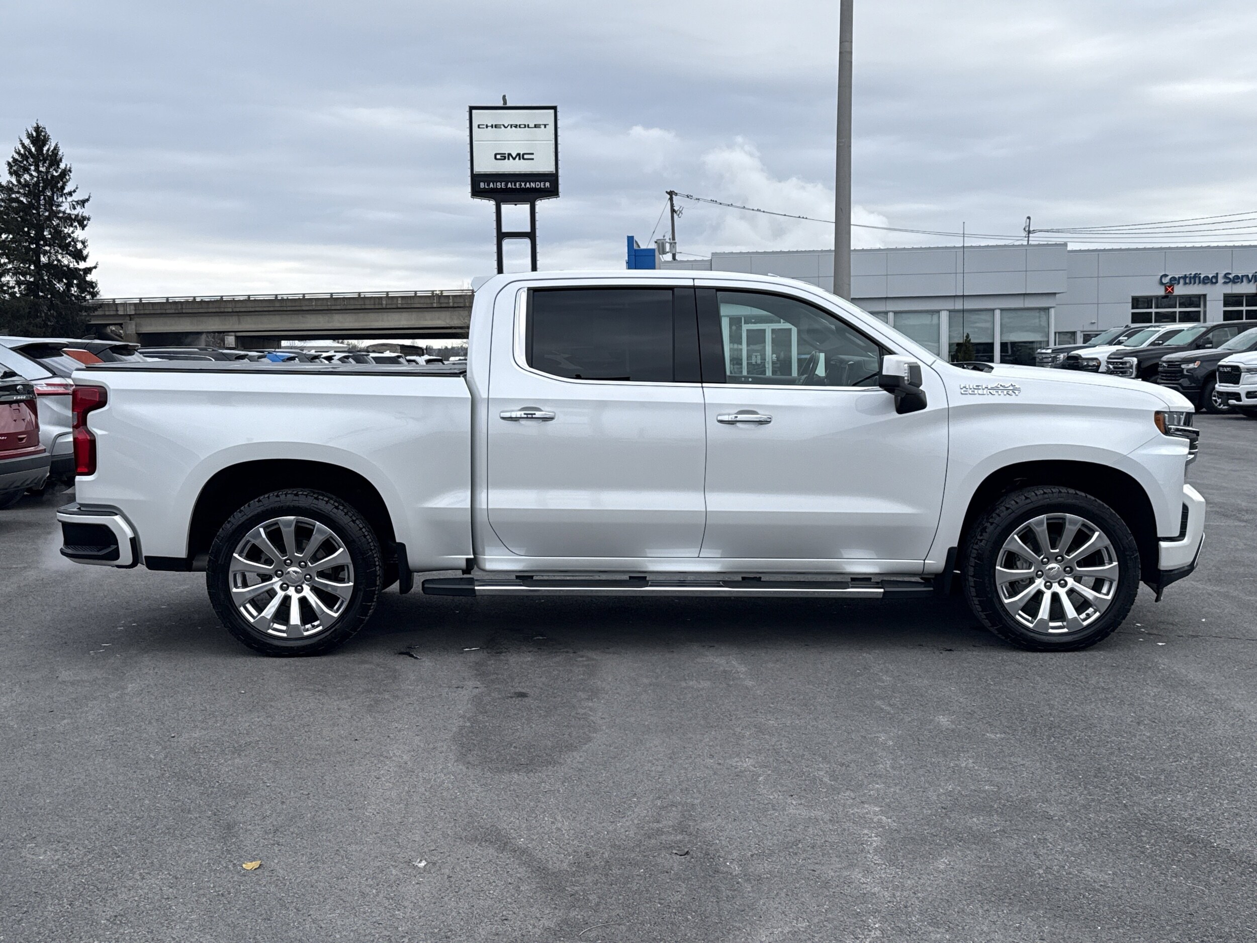 2020 Chevrolet Silverado 1500 High Country photo 2