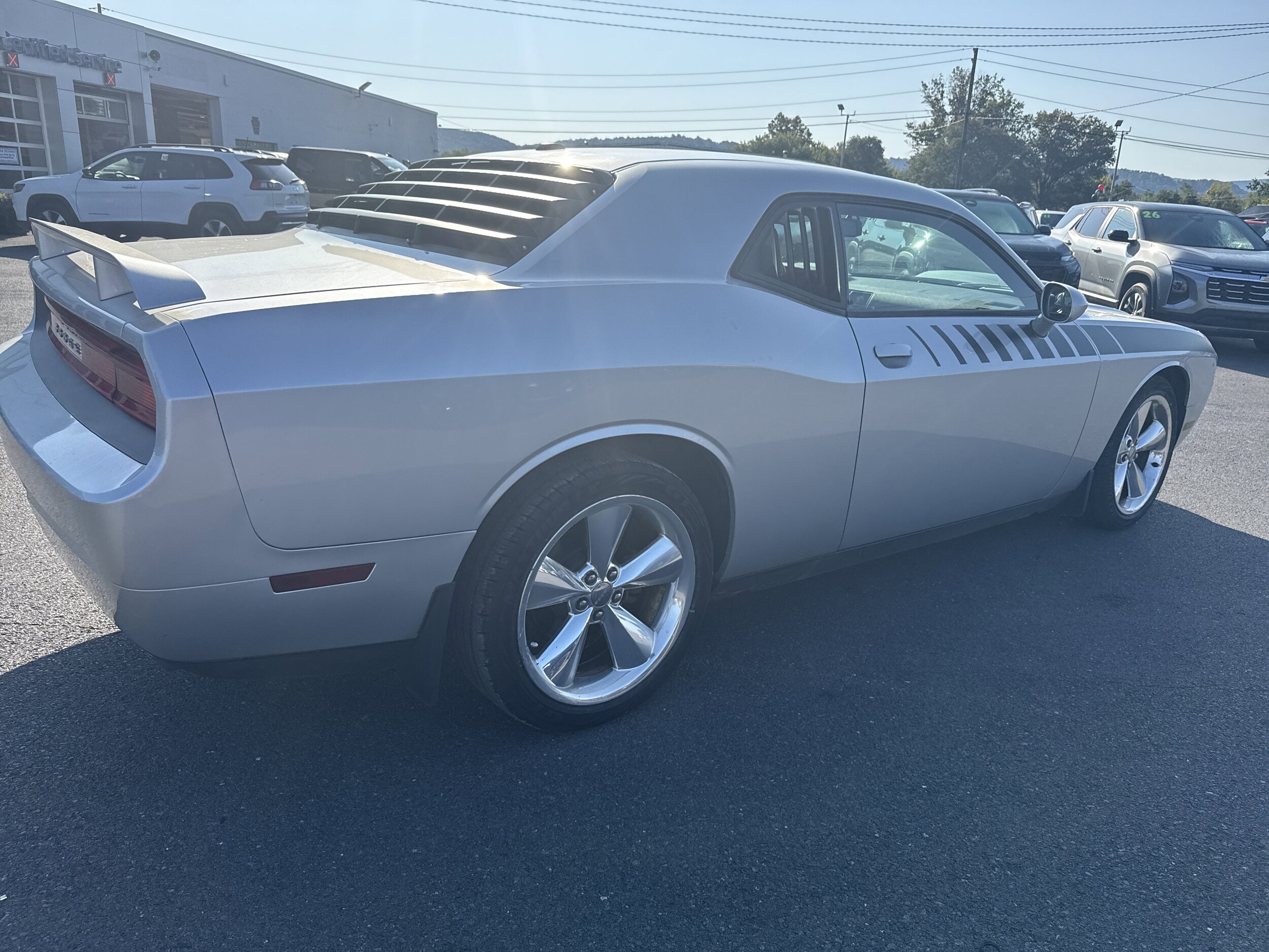 2012 Dodge Challenger R/T photo 2
