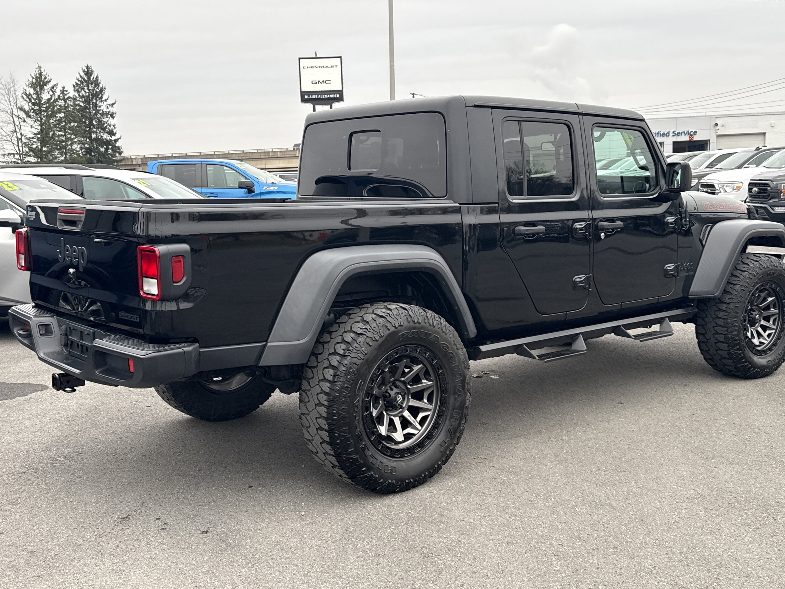 2020 Jeep Gladiator Sport S photo 3