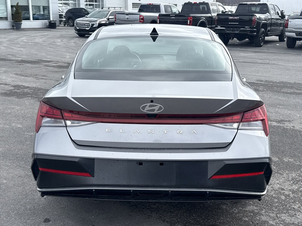 Used 2025 Hyundai Elantra SEL Convenience Sedan