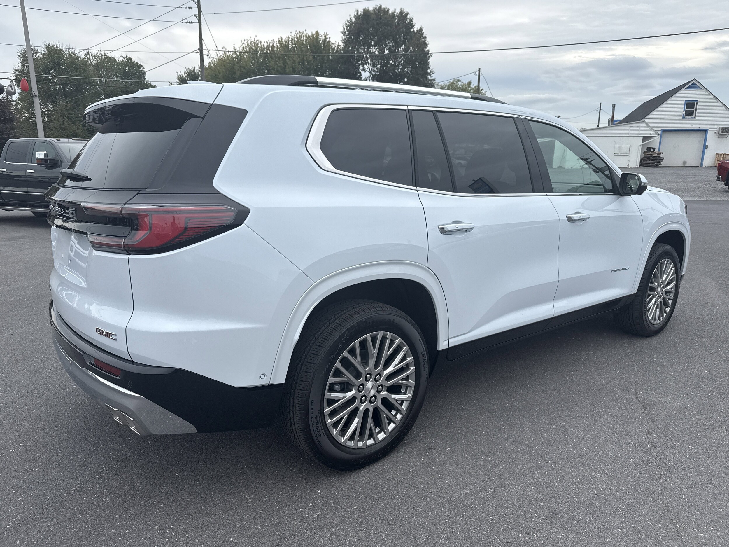 2026 Gmc Acadia Denali photo 3